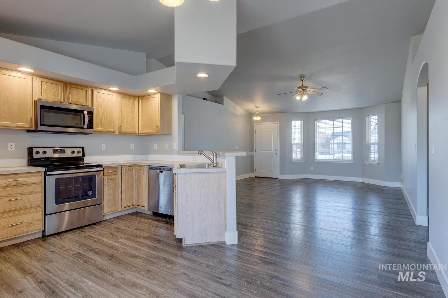 917 N Meadowsweet Ave