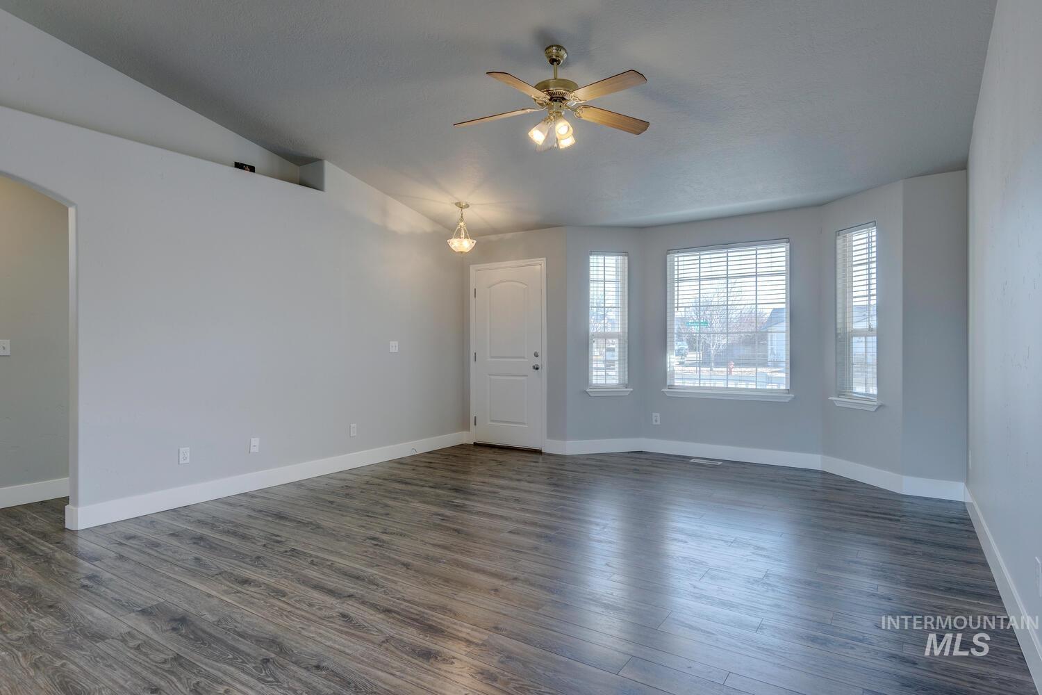 917 N Meadowsweet Ave