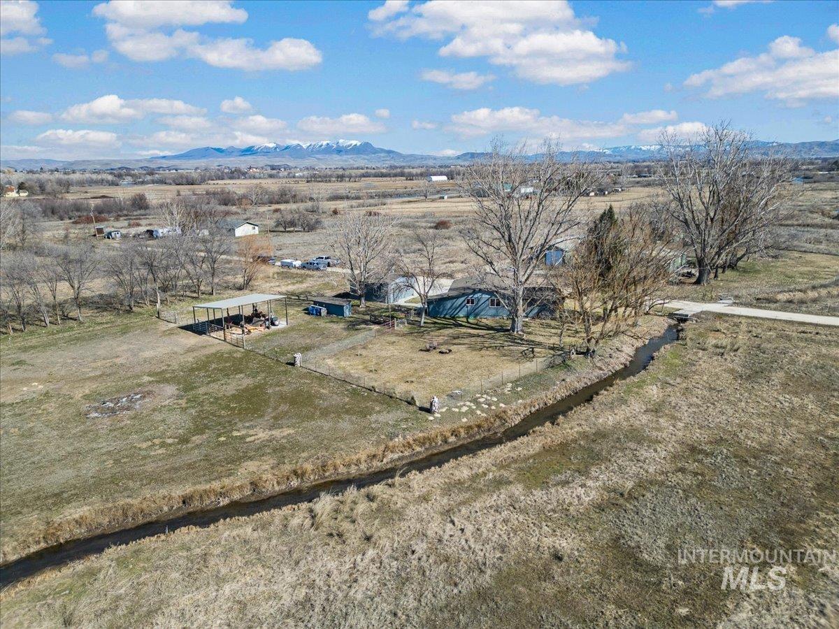 5704 W Highway 52