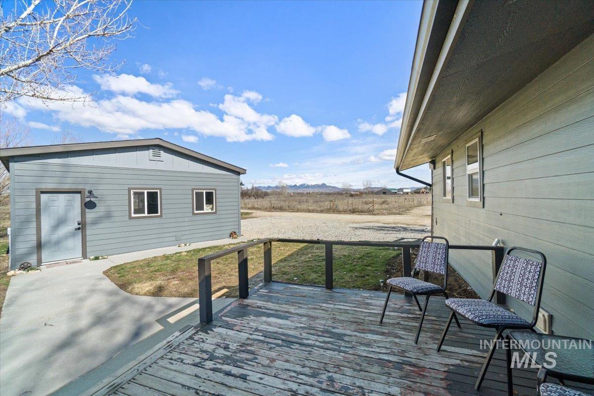 5704 W Highway 52