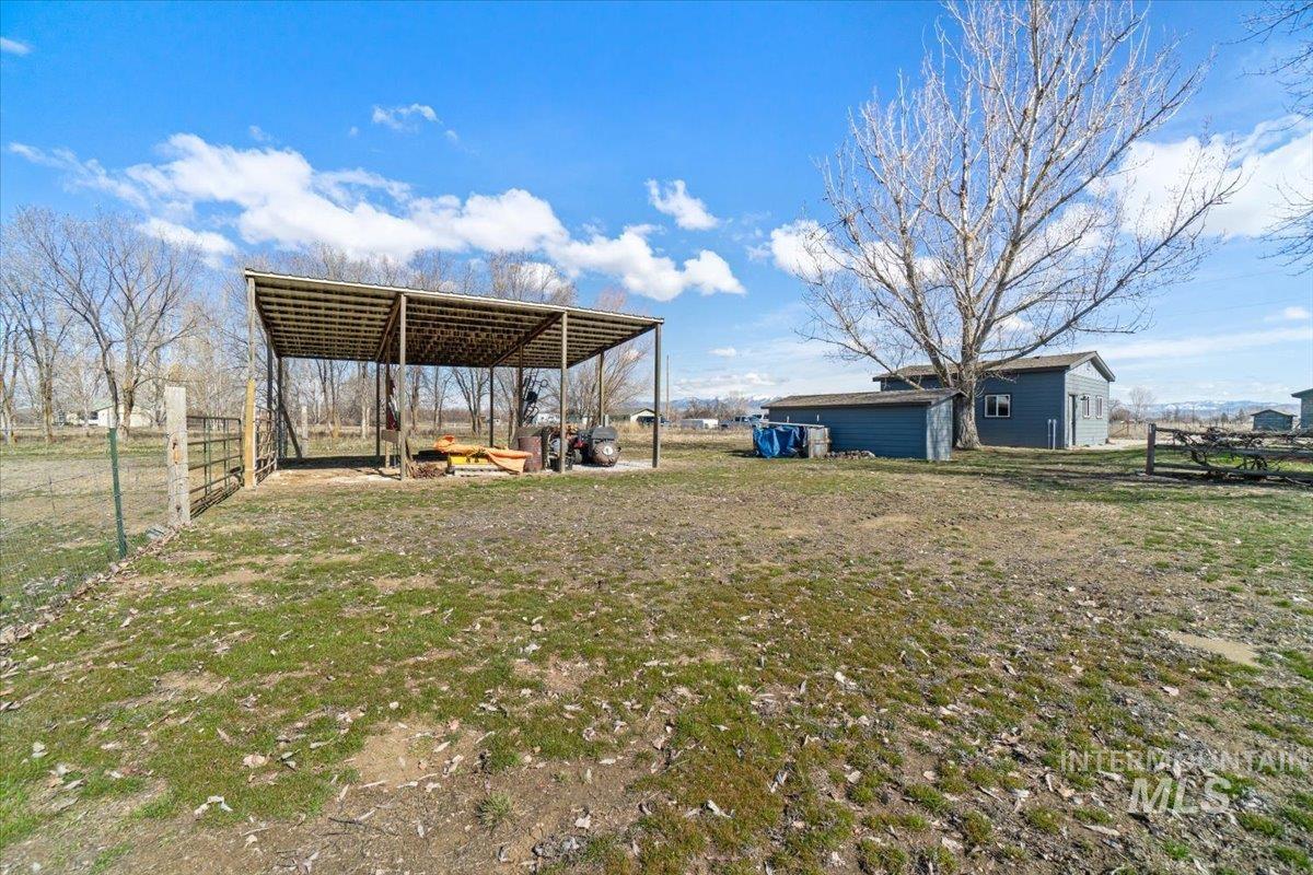 5704 W Highway 52