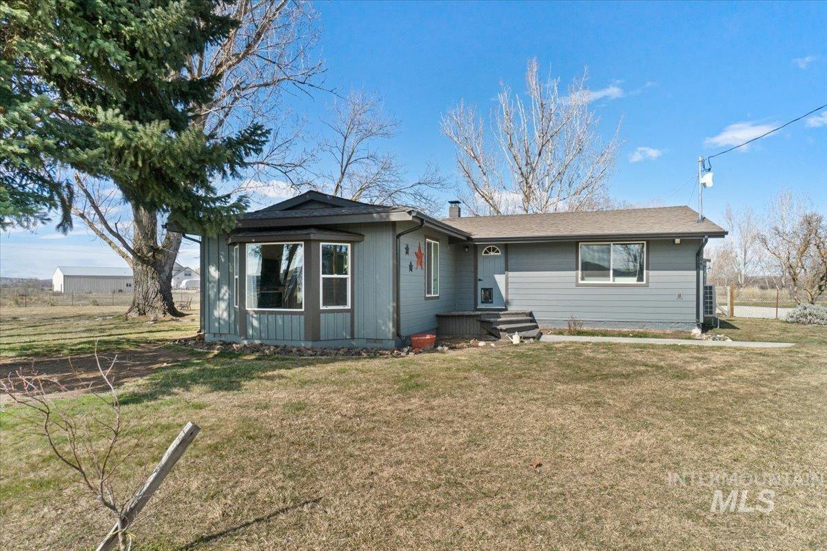 5704 W Highway 52