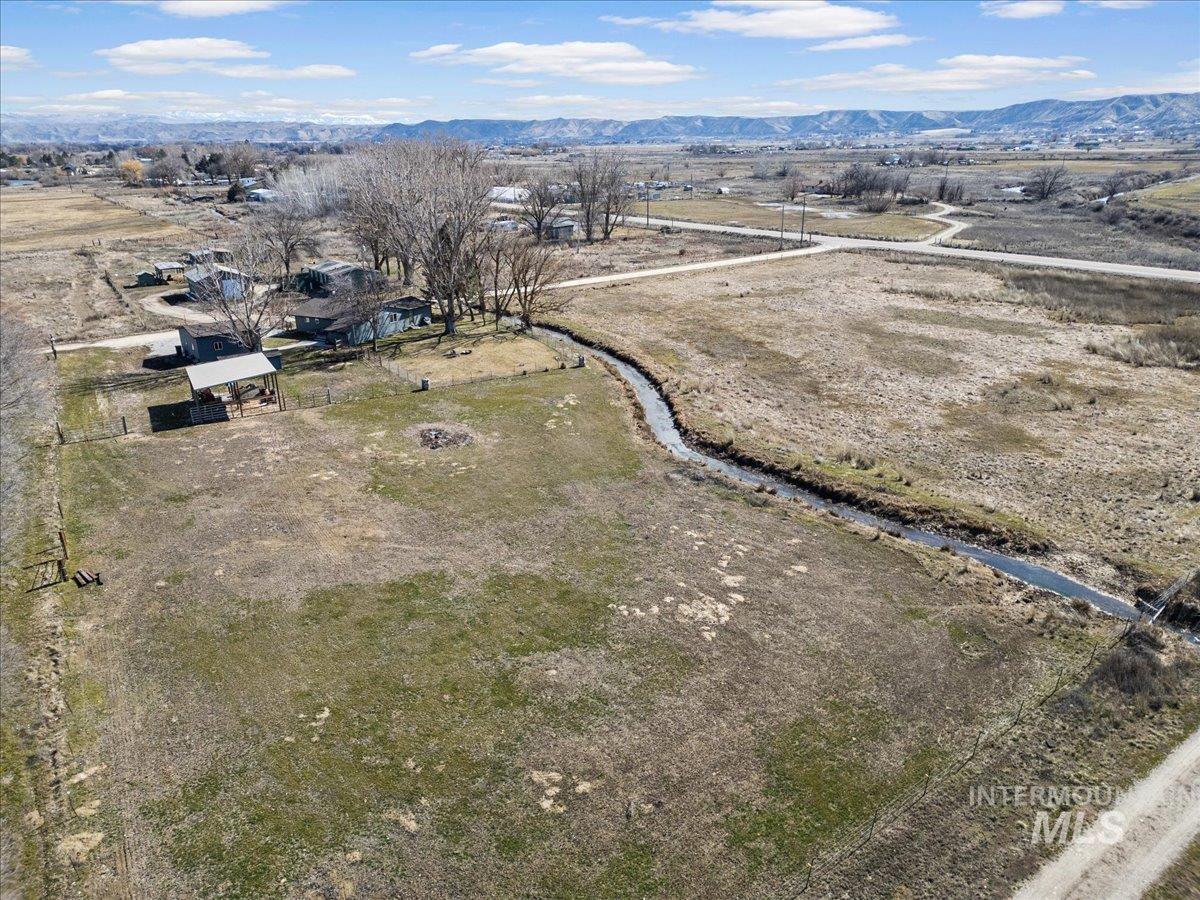 5704 W Highway 52