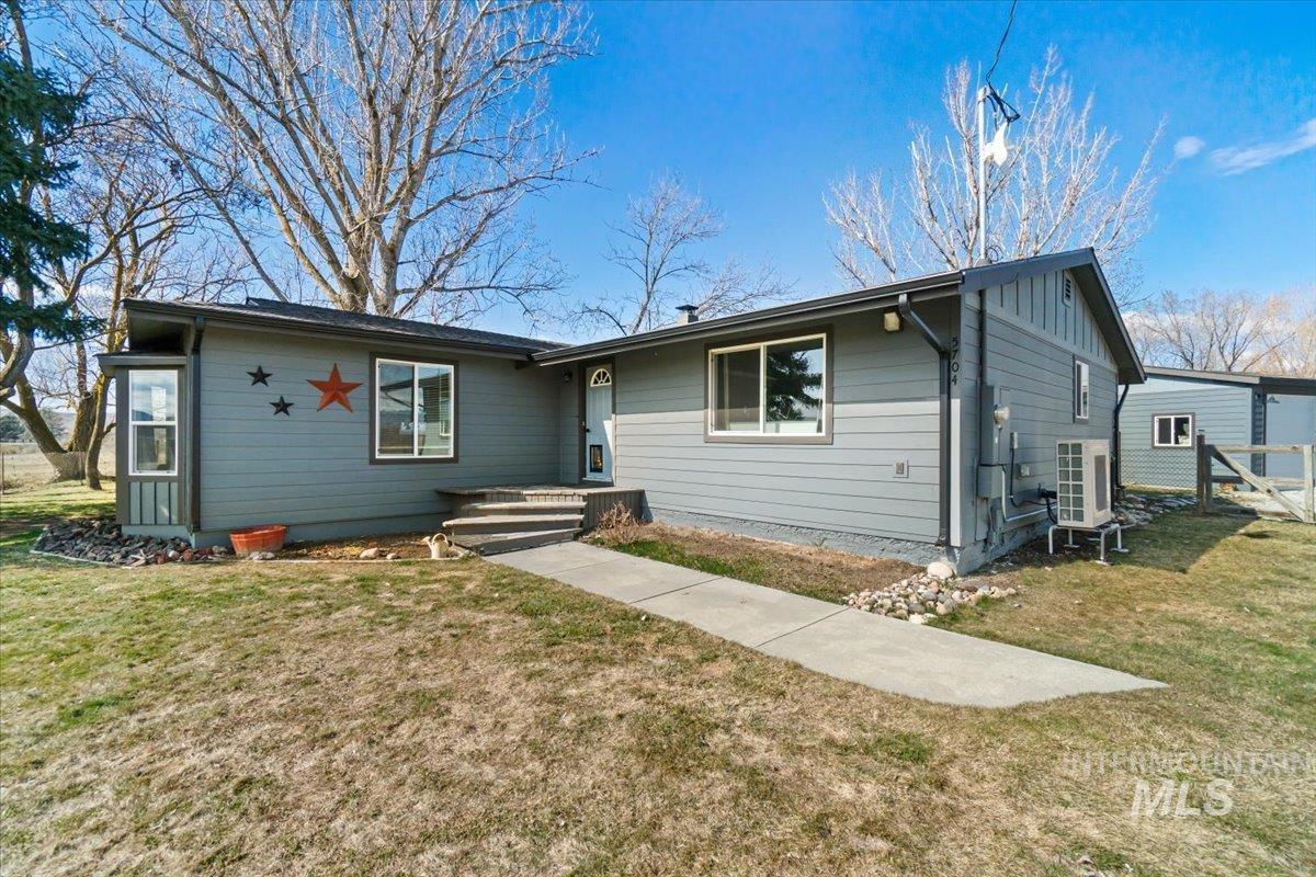 5704 W Highway 52