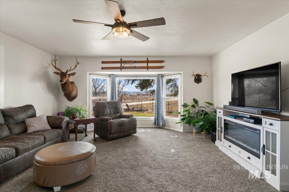 5704 W Highway 52