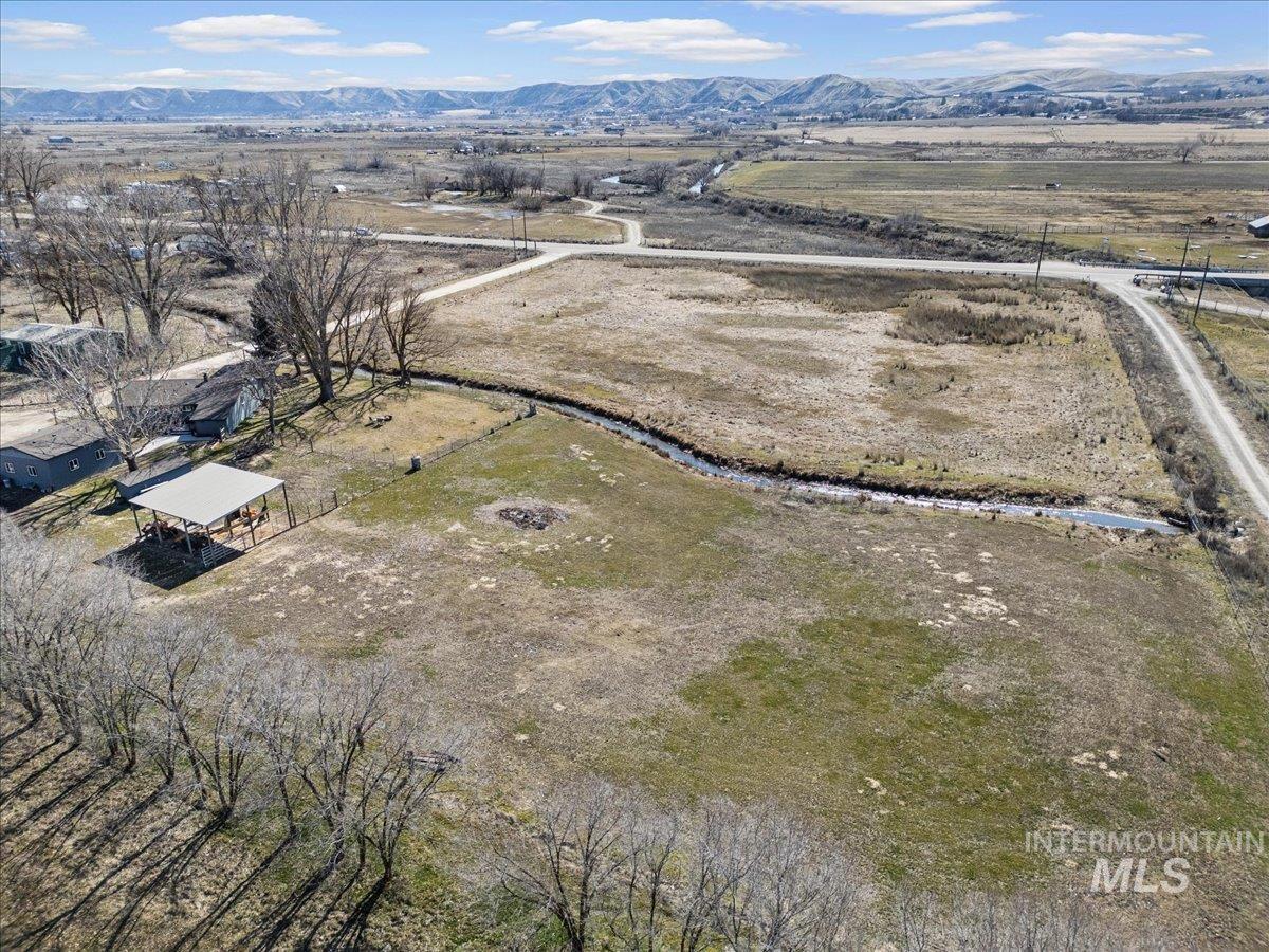 5704 W Highway 52