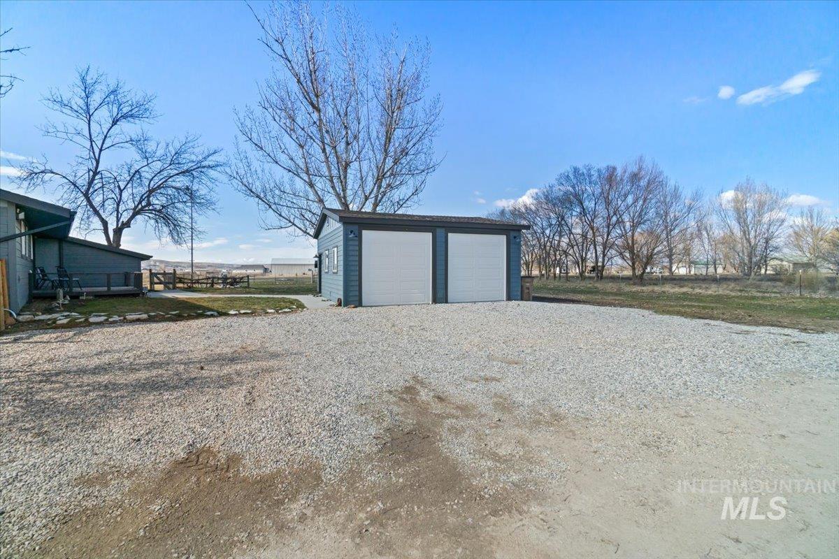 5704 W Highway 52