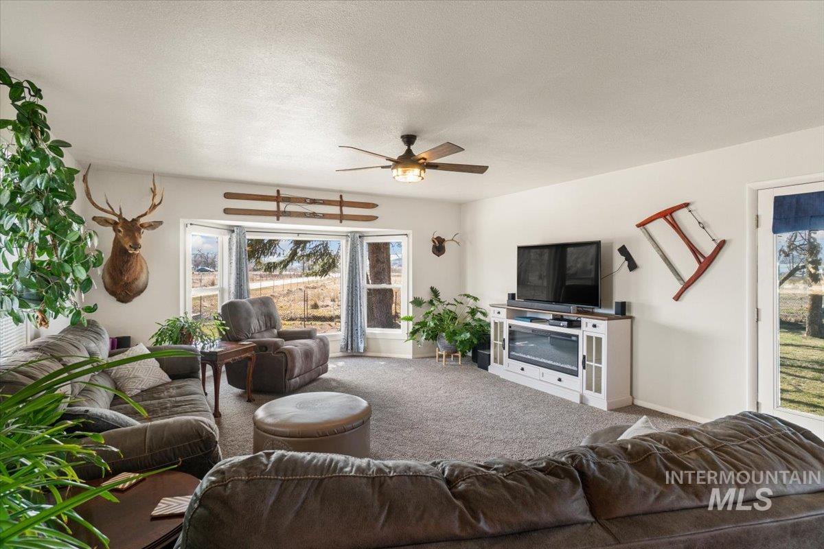 5704 W Highway 52
