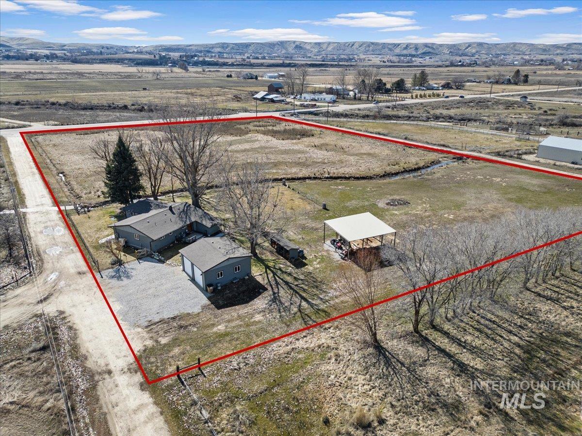 5704 W Highway 52