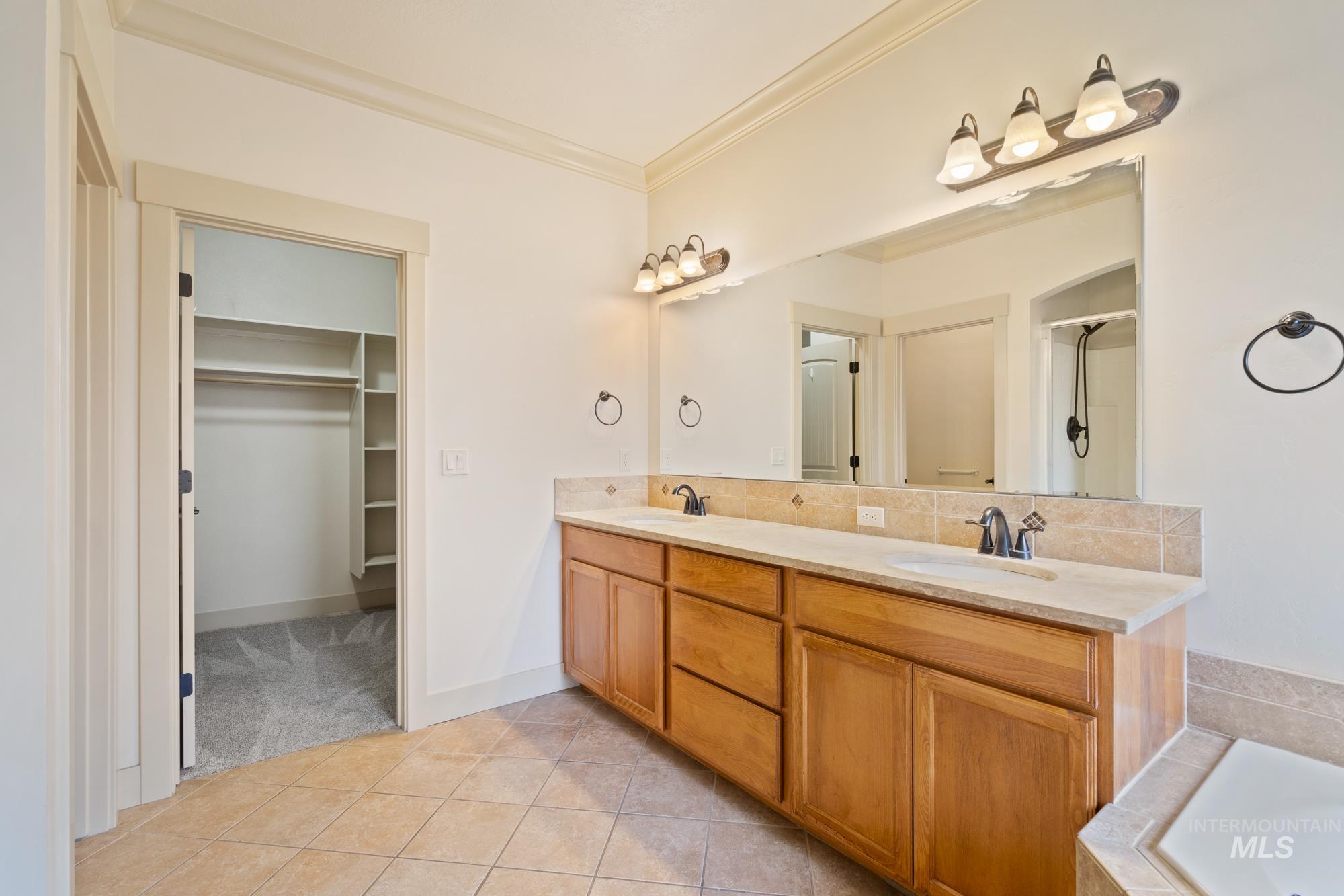 2583 E Satterfield Street