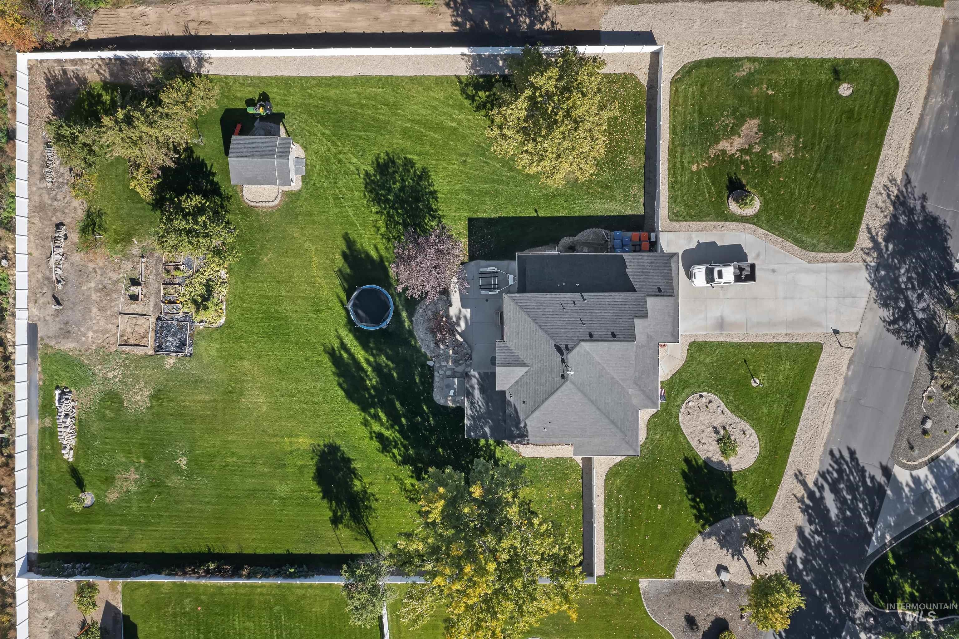 6185 N Serenity Lane