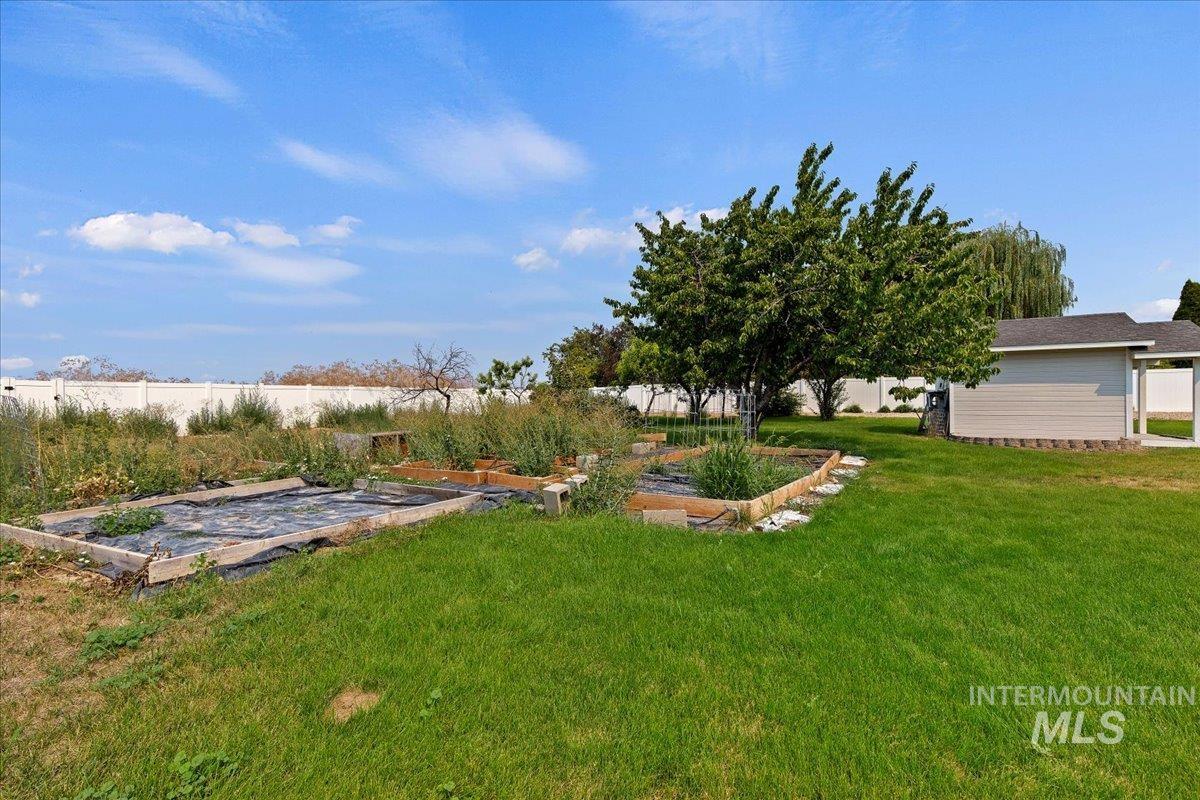 6185 N Serenity Lane
