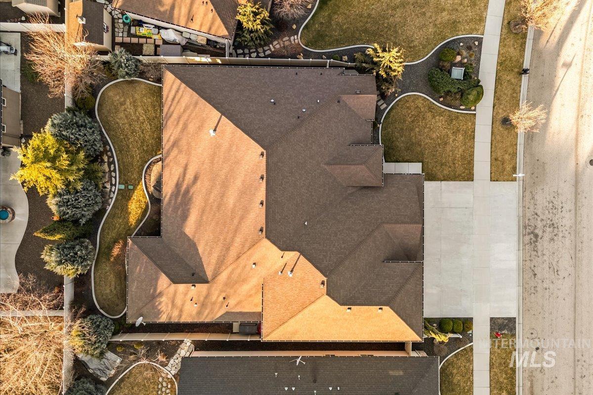 4255 N Rogue River Way