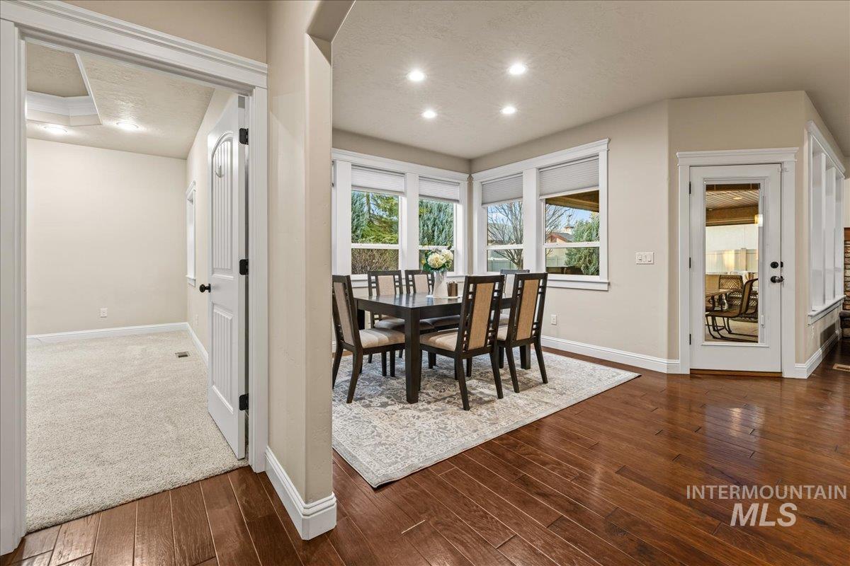 4255 N Rogue River Way