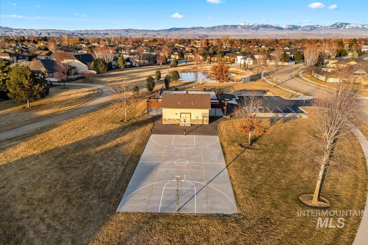 4255 N Rogue River Way