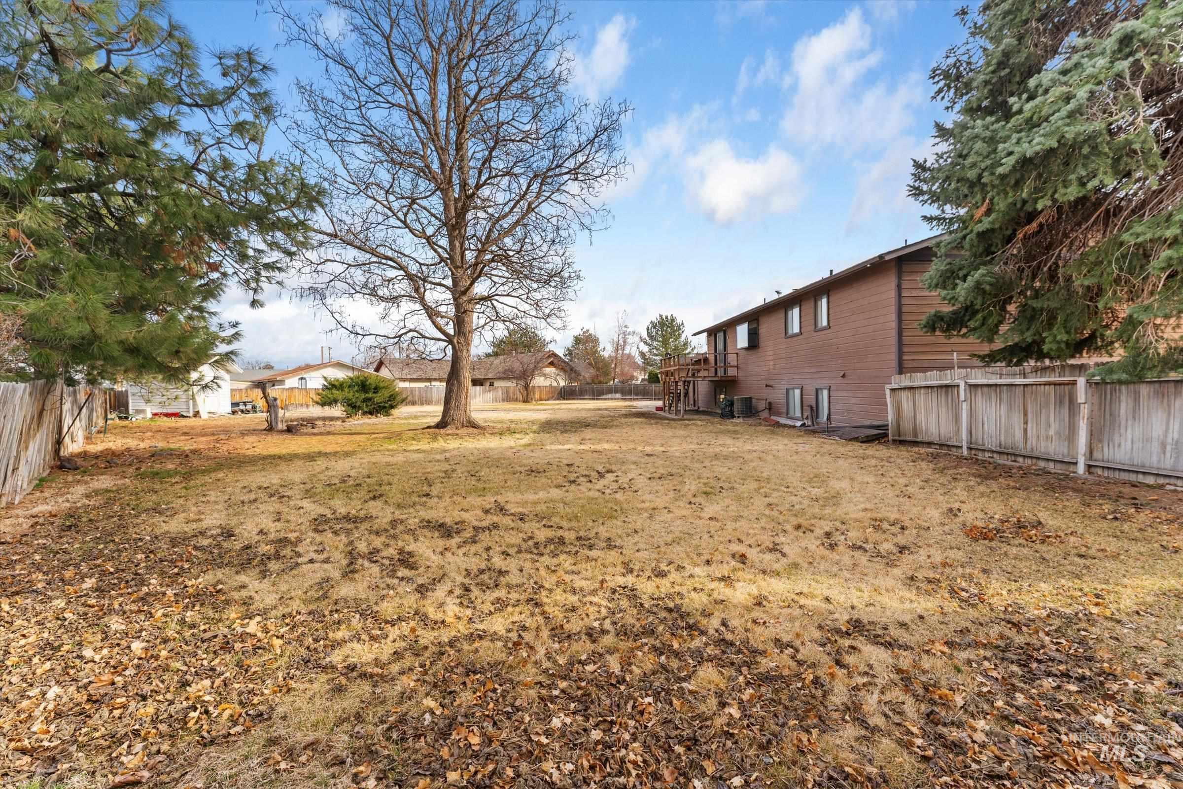 560 E 14th North