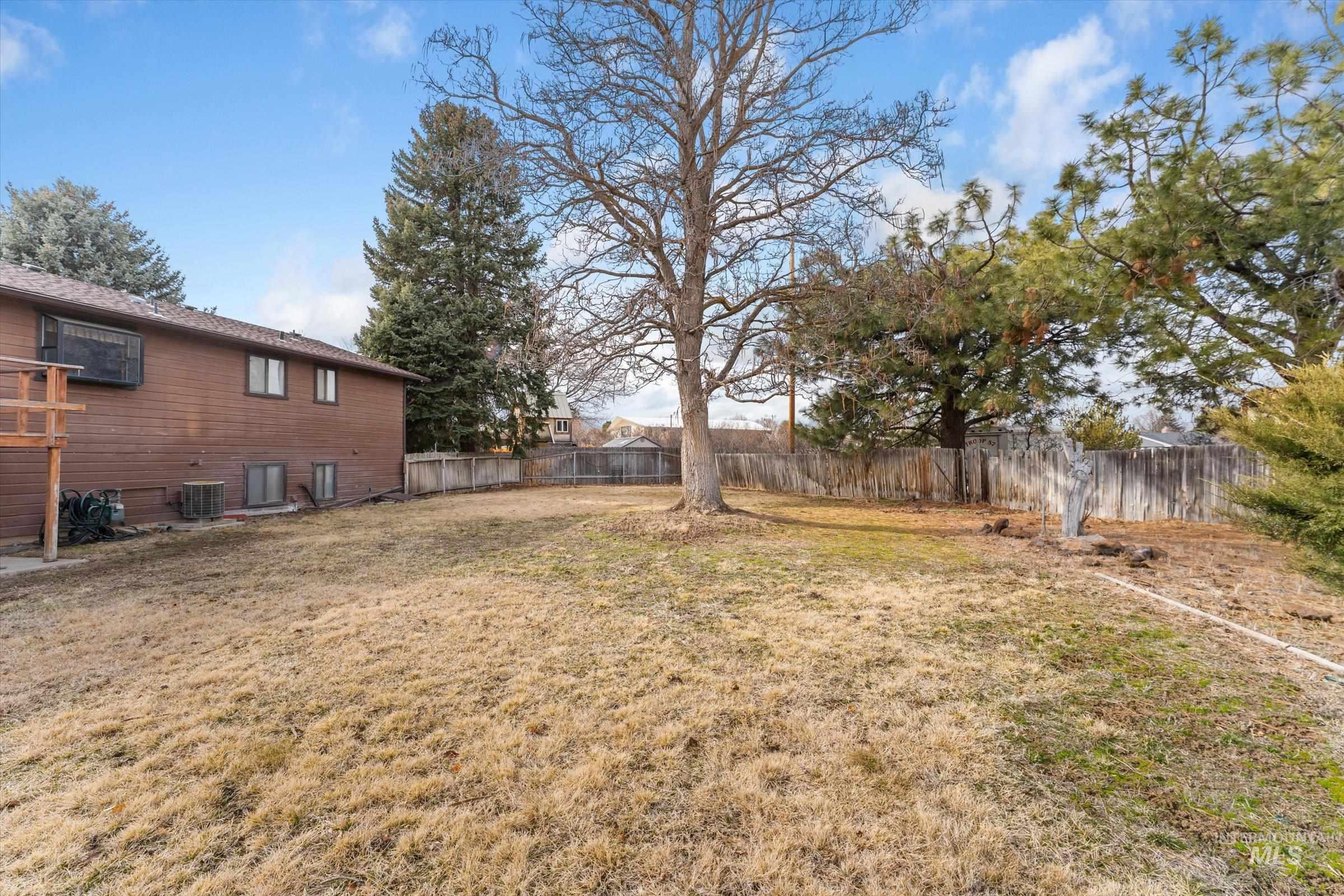 560 E 14th North