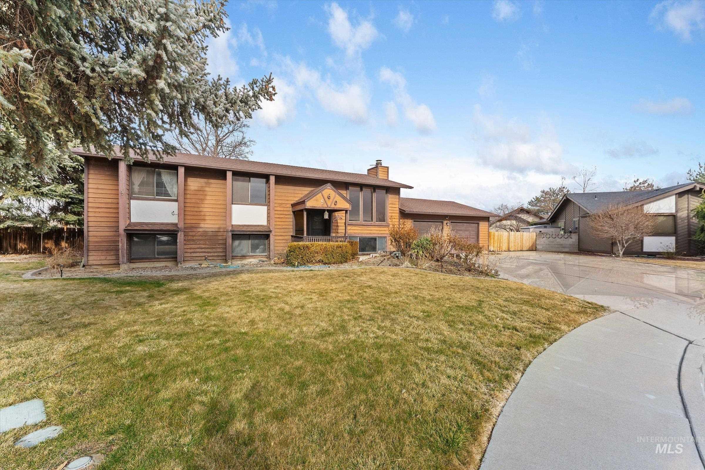 560 E 14th North