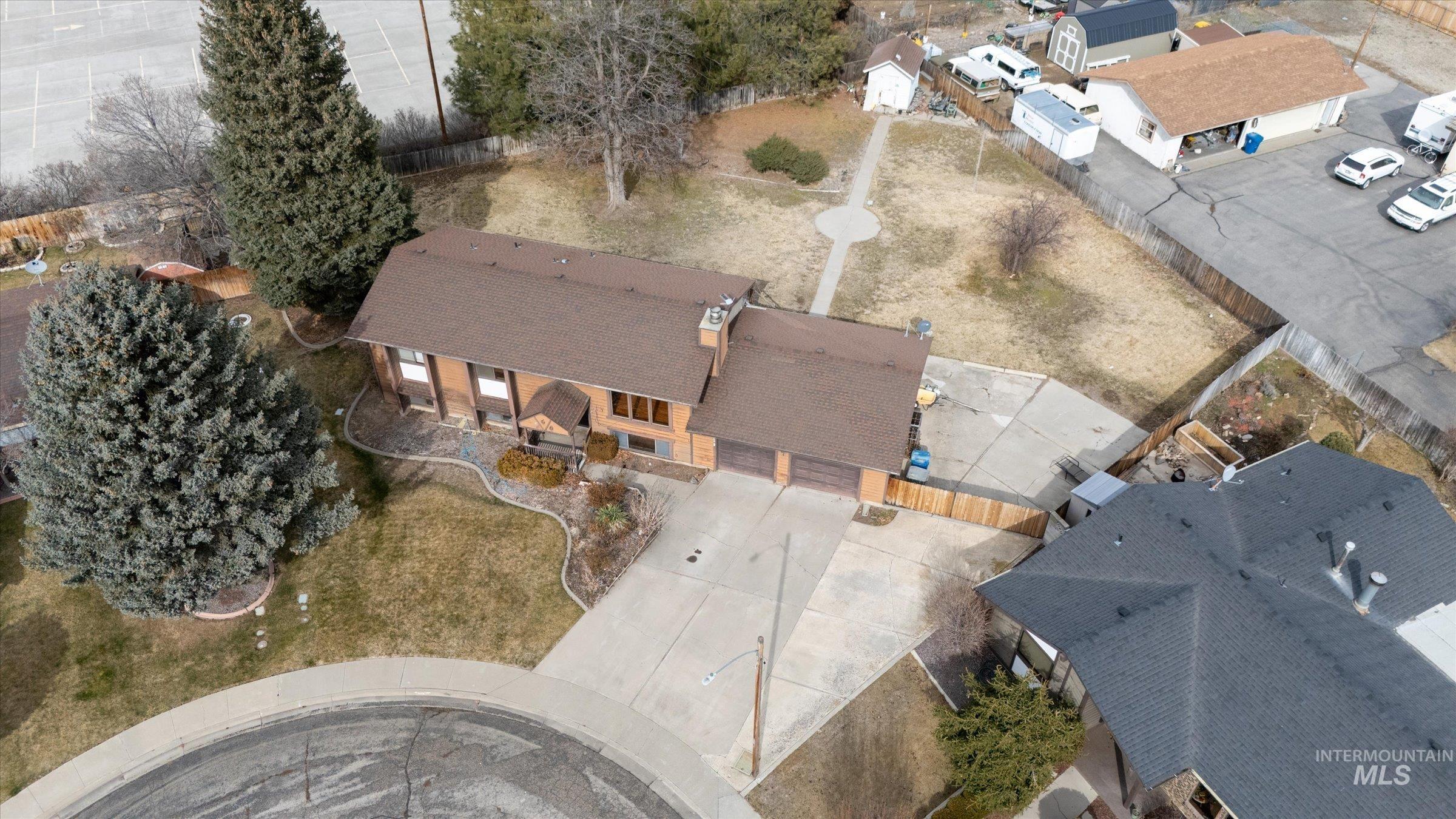 560 E 14th North