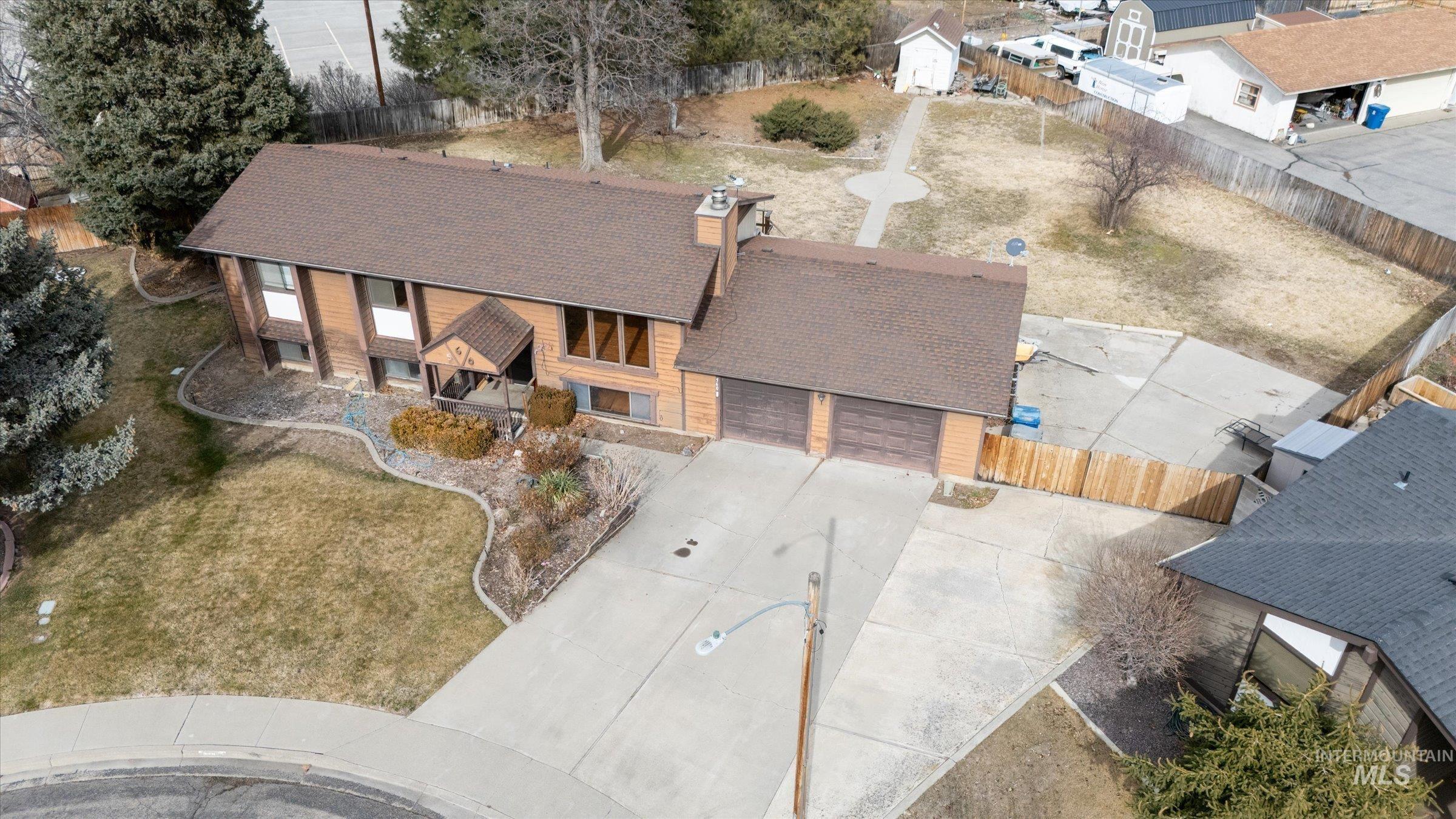 560 E 14th North