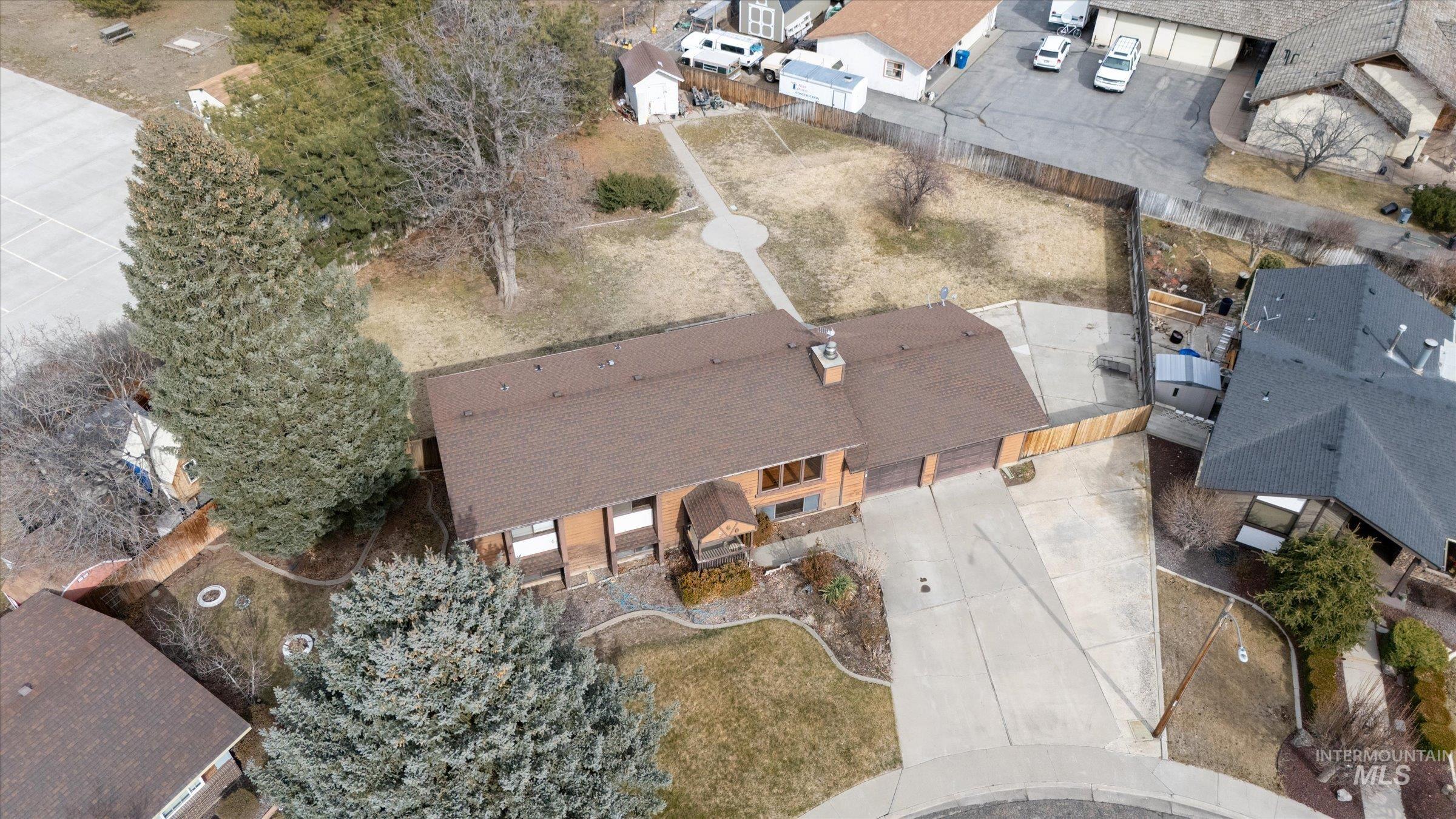 560 E 14th North