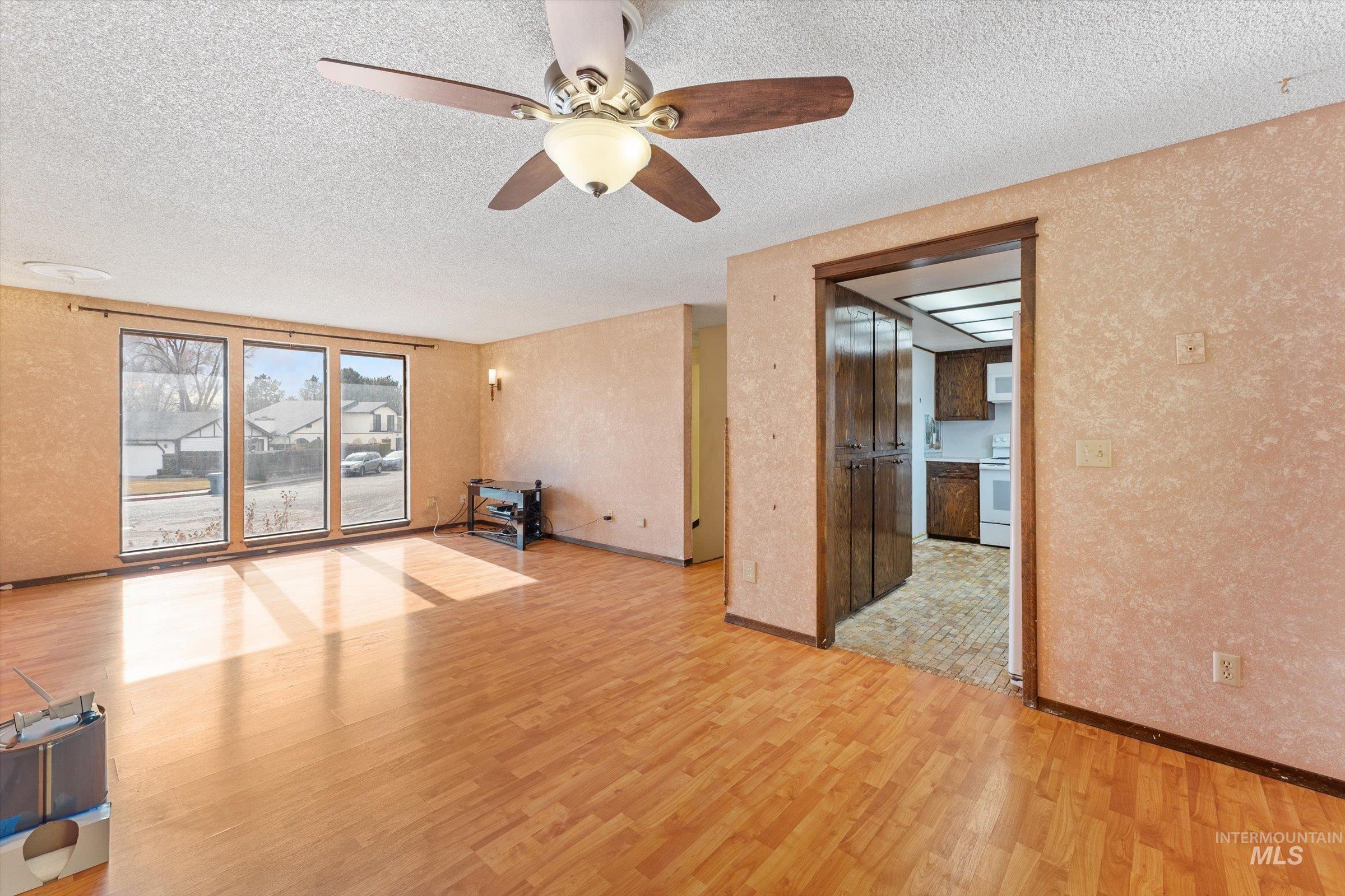 560 E 14th North