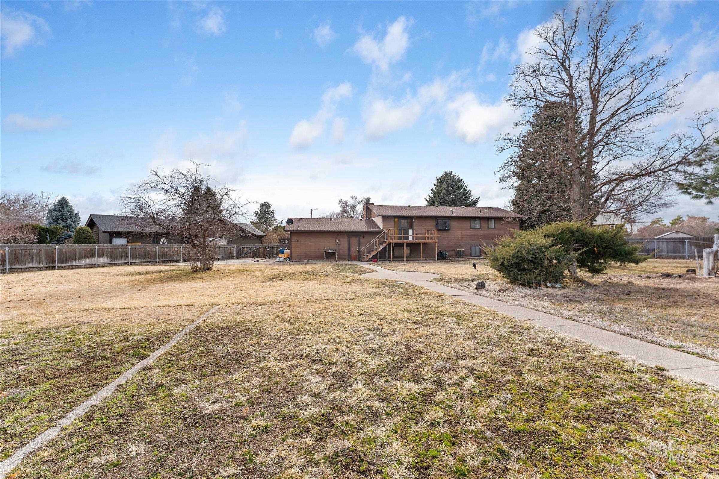 560 E 14th North