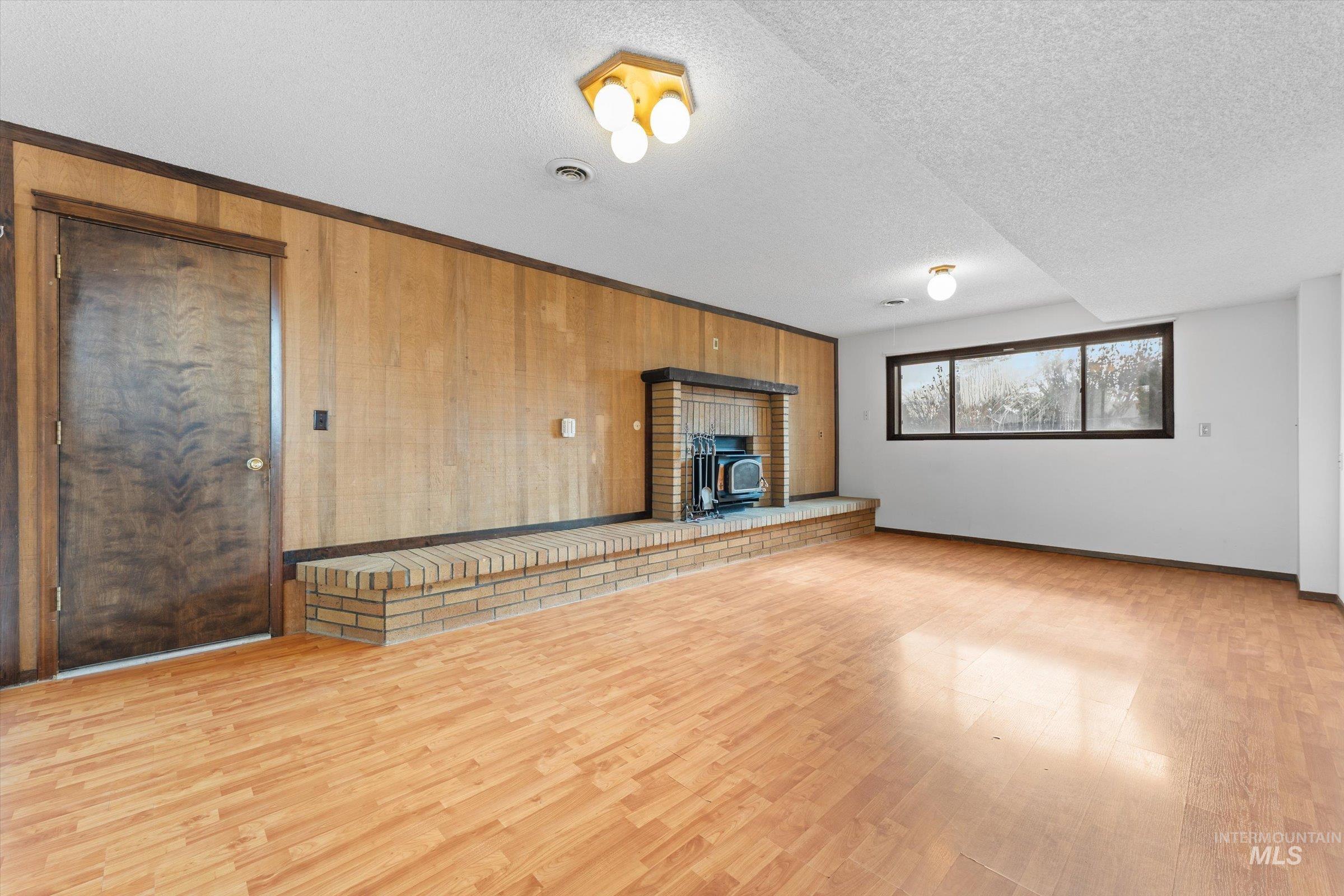 560 E 14th North
