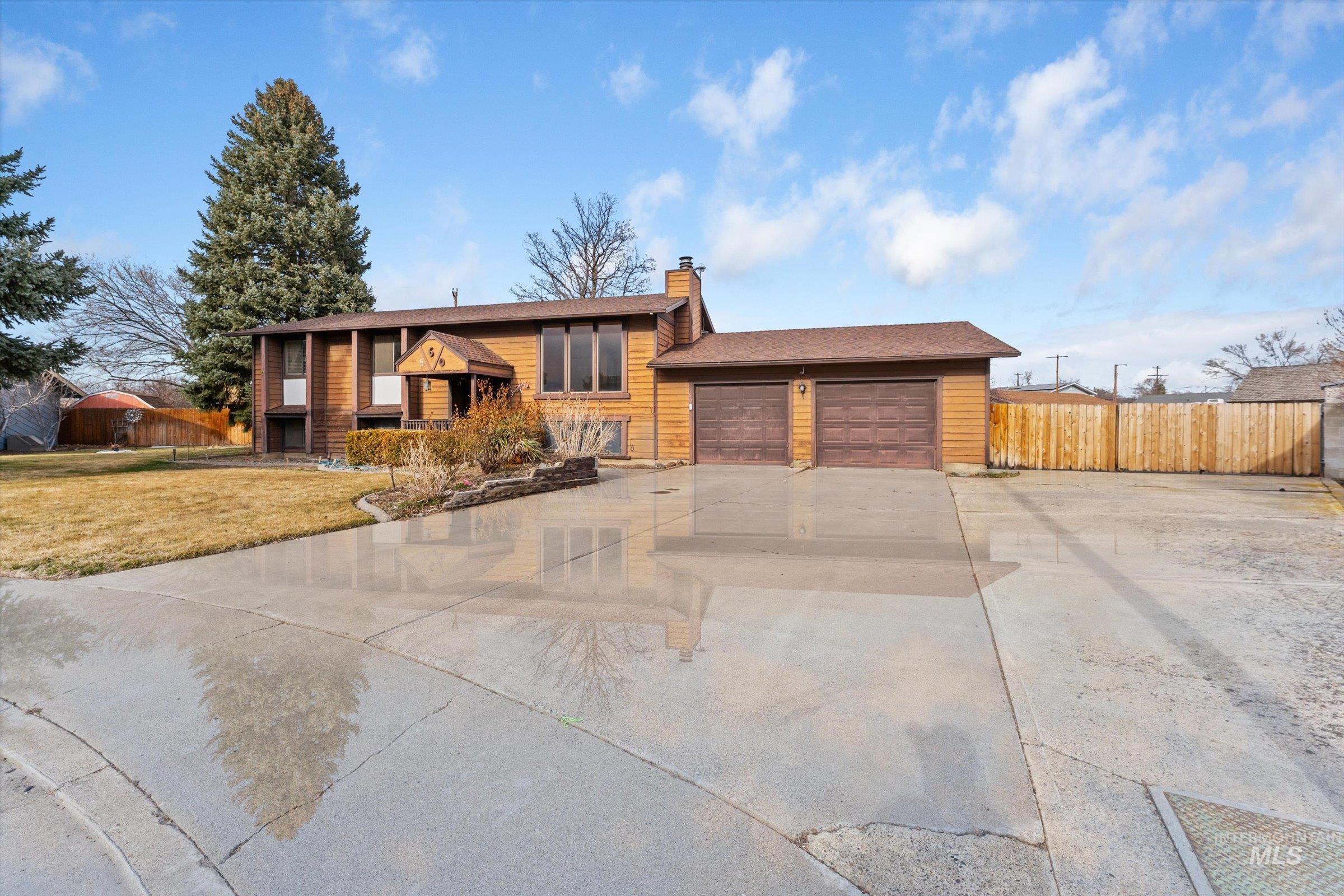 560 E 14th North