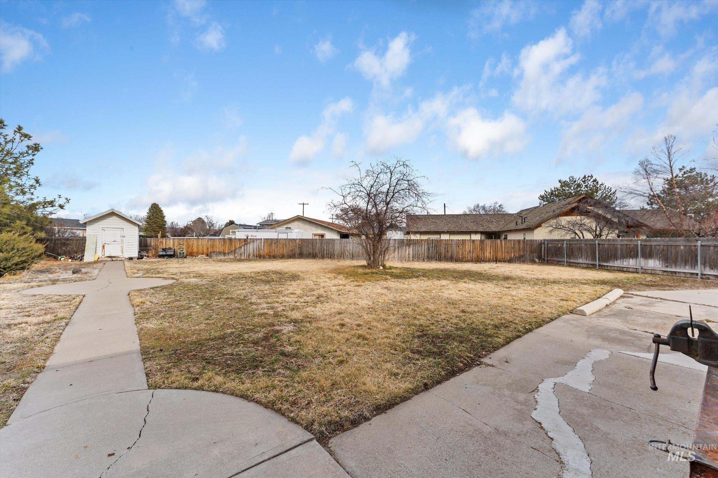 560 E 14th North