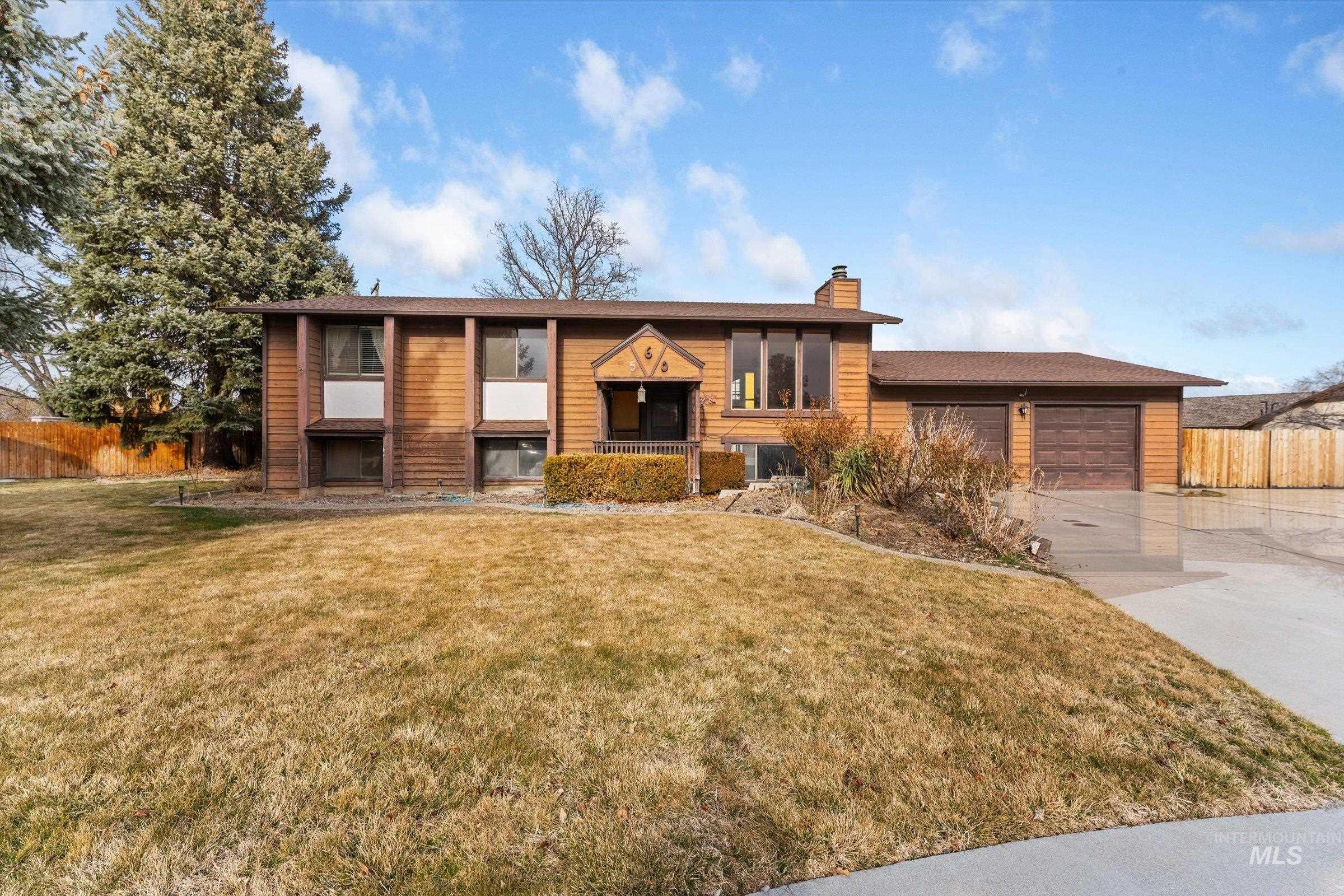 560 E 14th North
