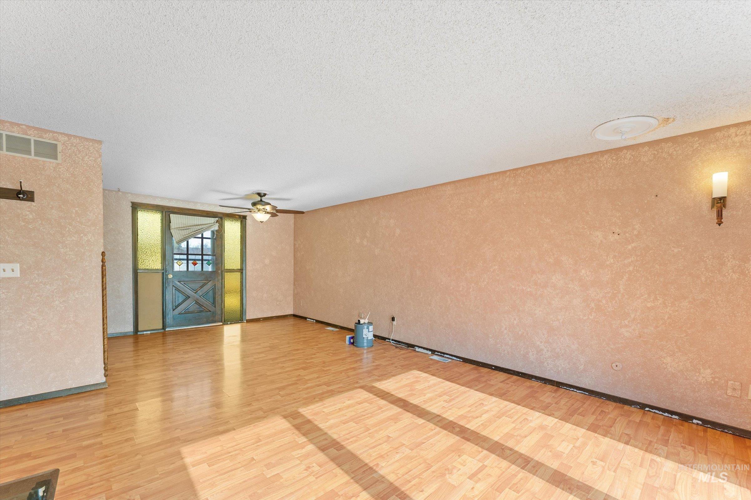 560 E 14th North