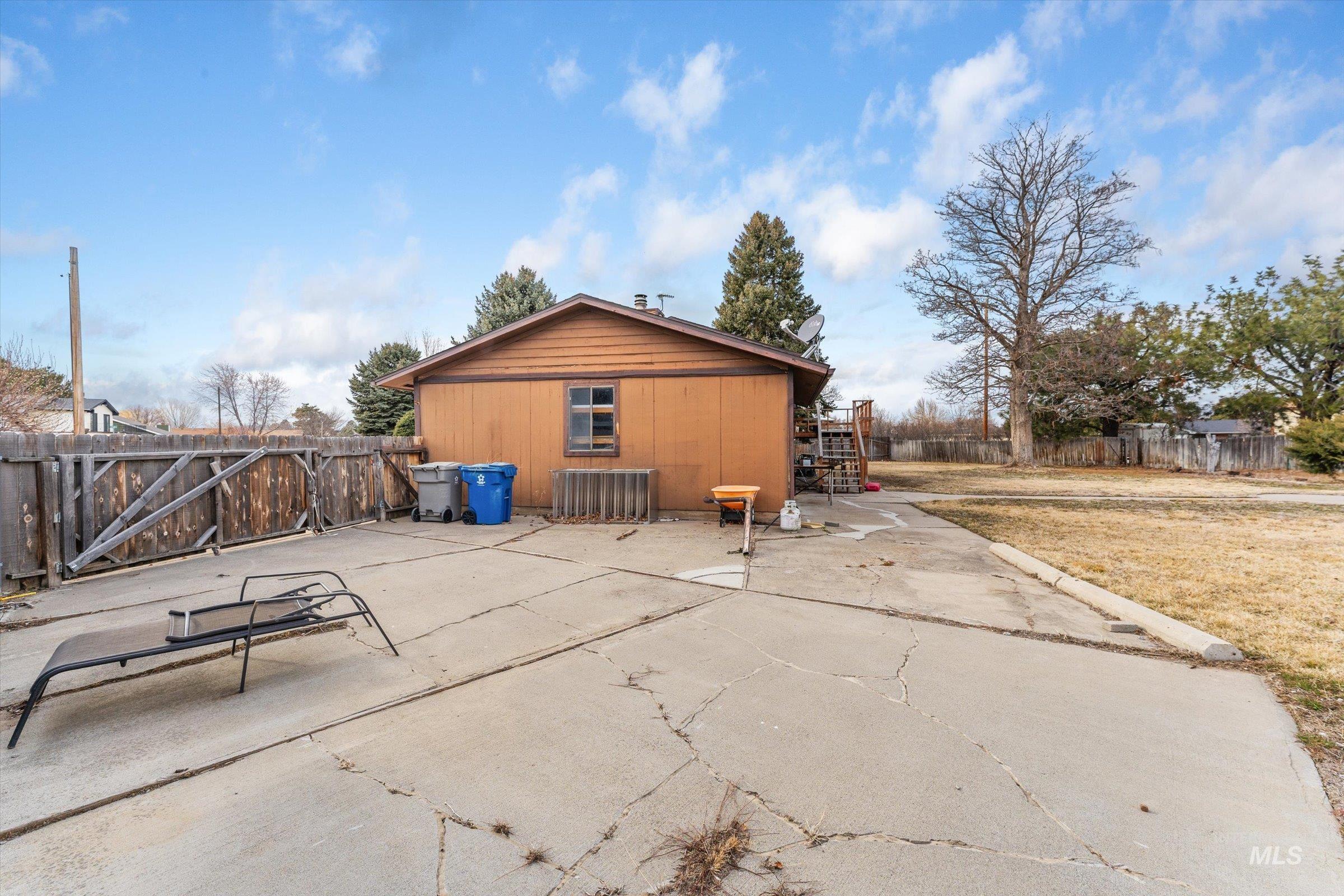 560 E 14th North