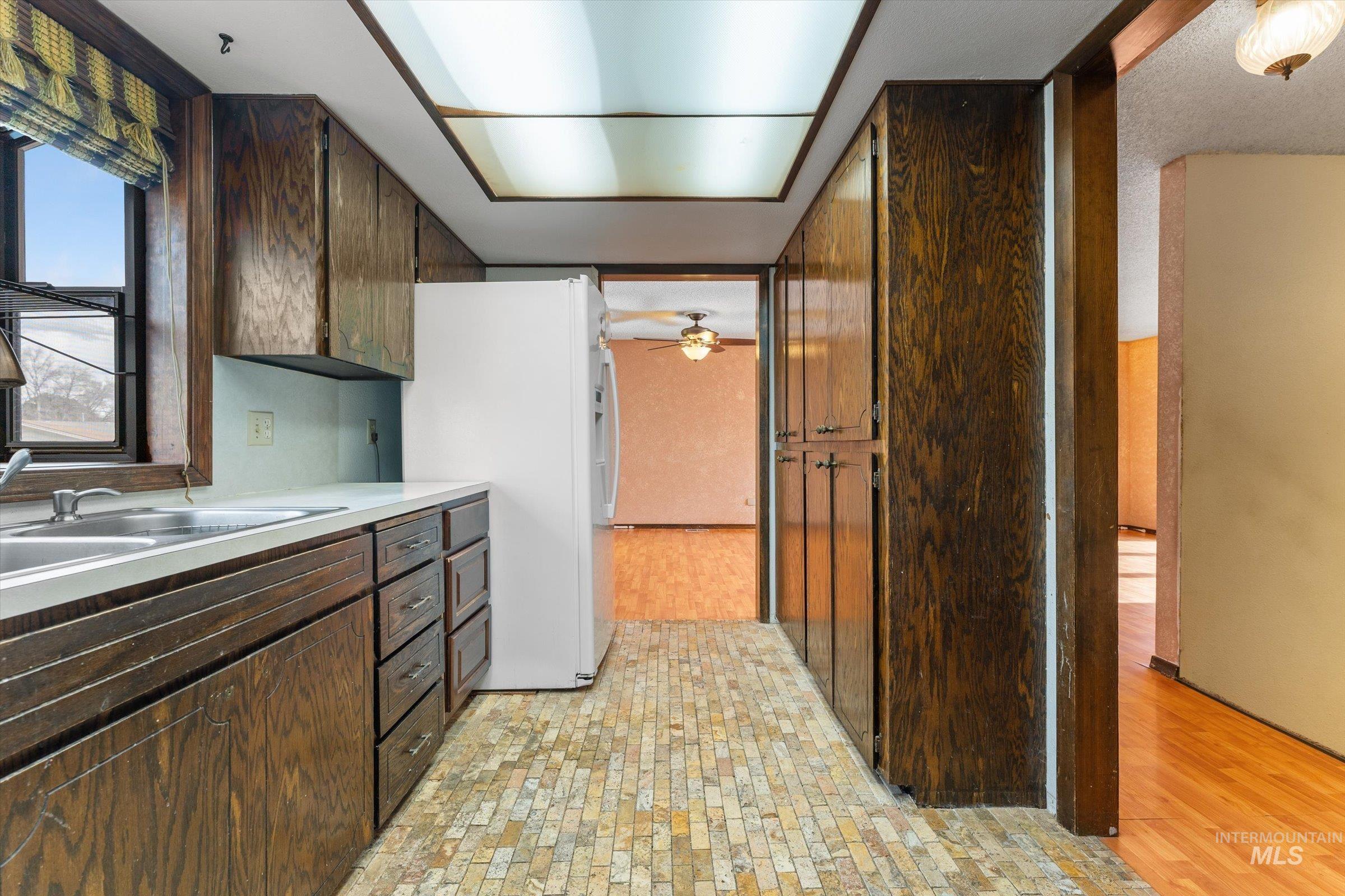 560 E 14th North