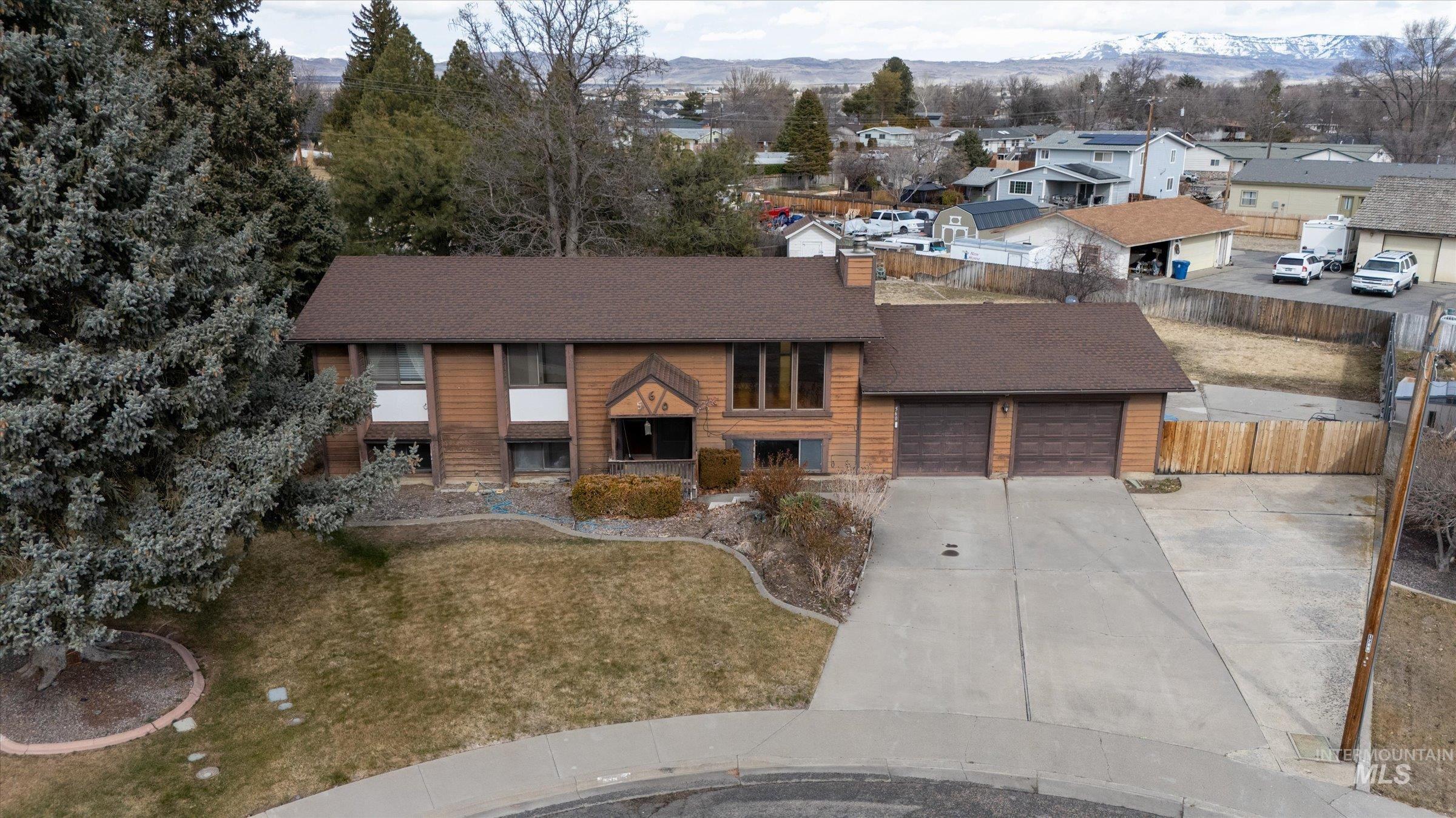 560 E 14th North