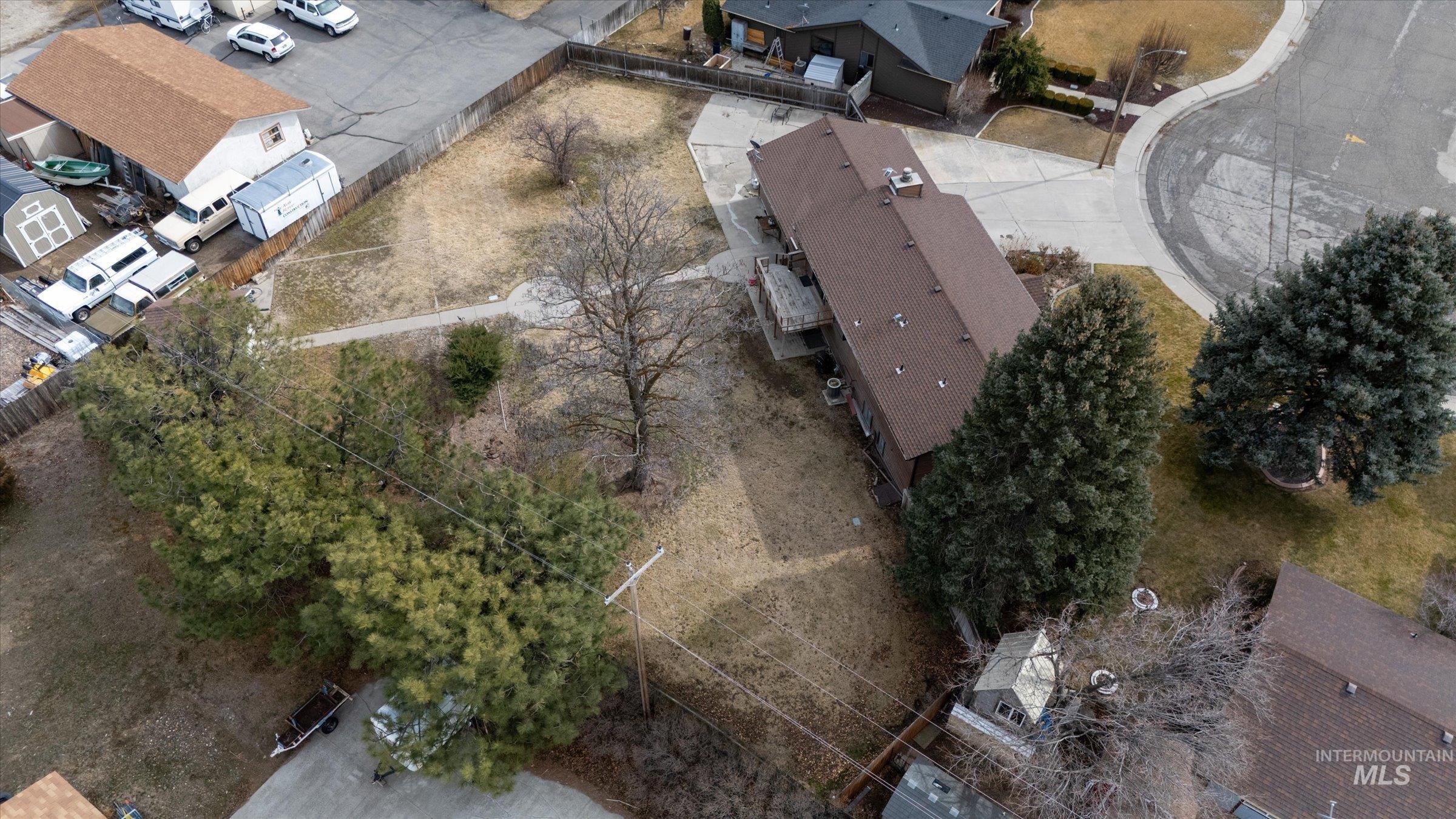 560 E 14th North