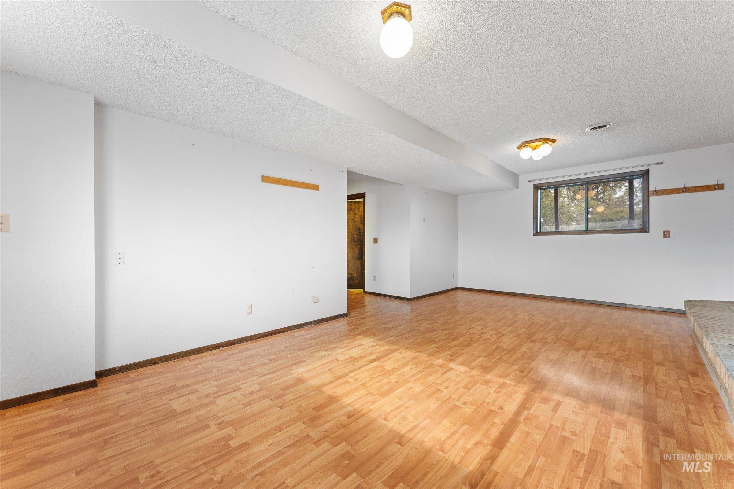 560 E 14th North