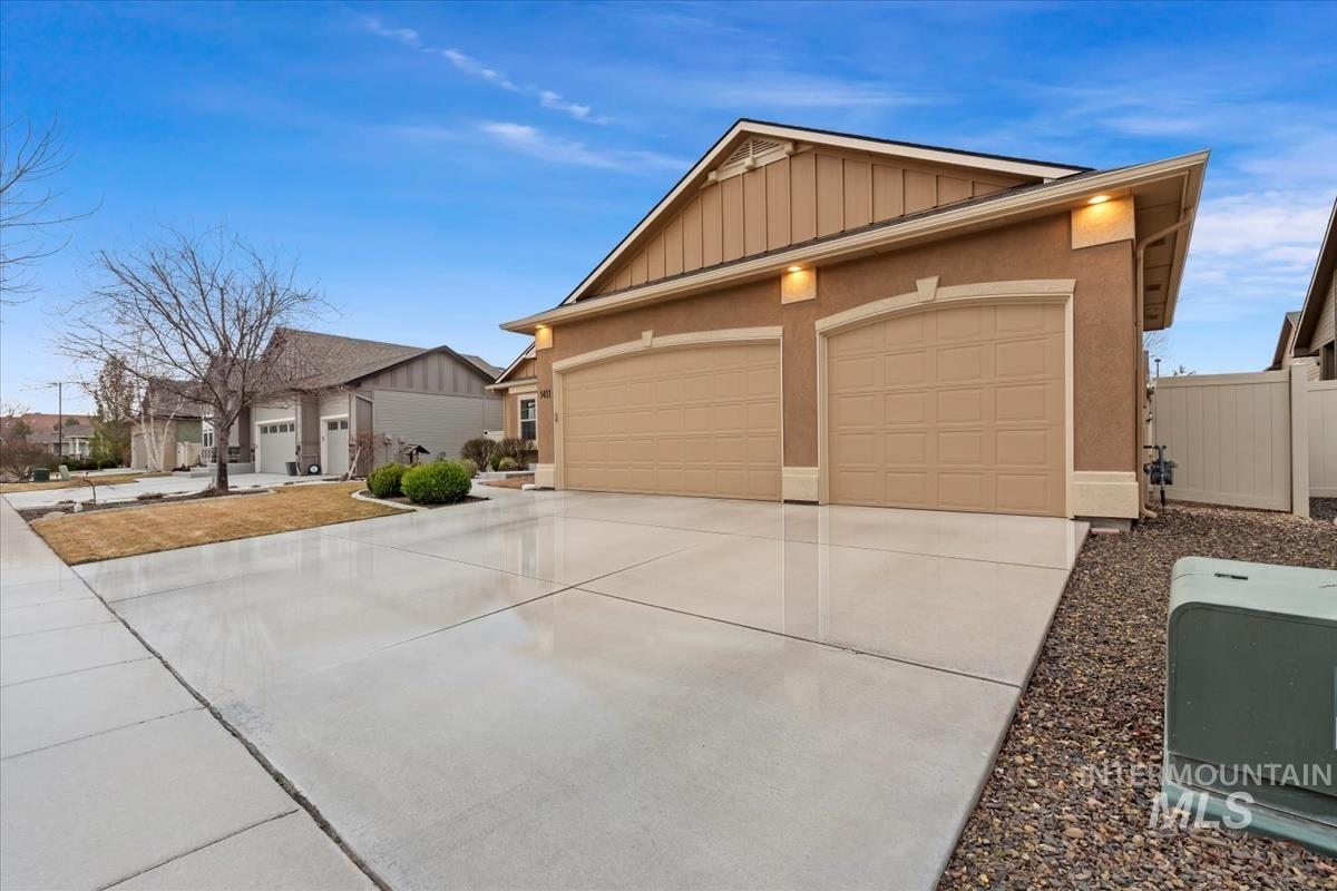 1411 W Raelin Drive