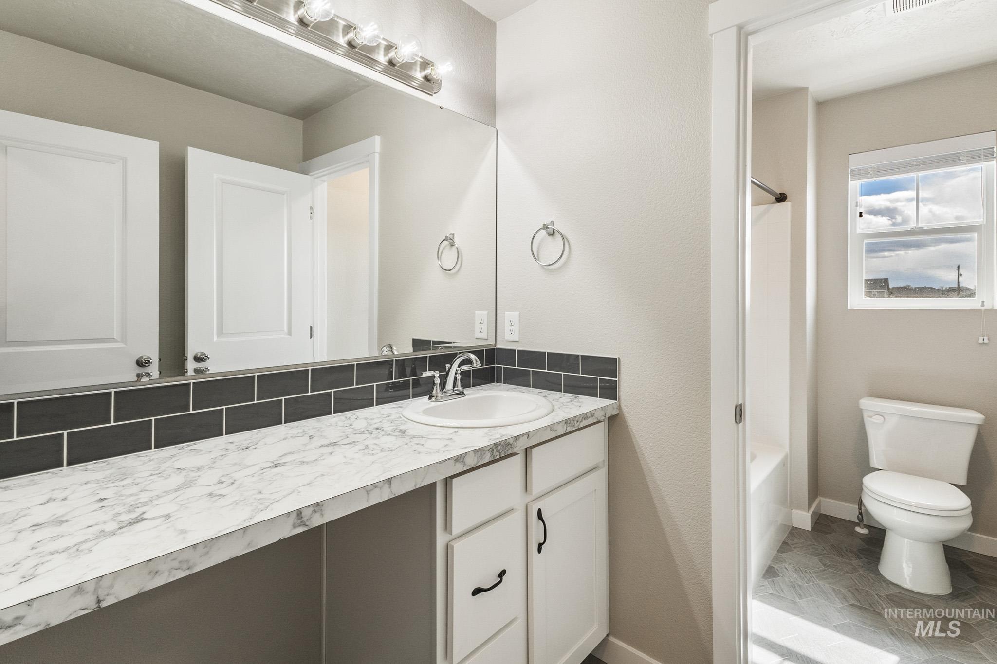 3990 E Hawk Ridge Dr.