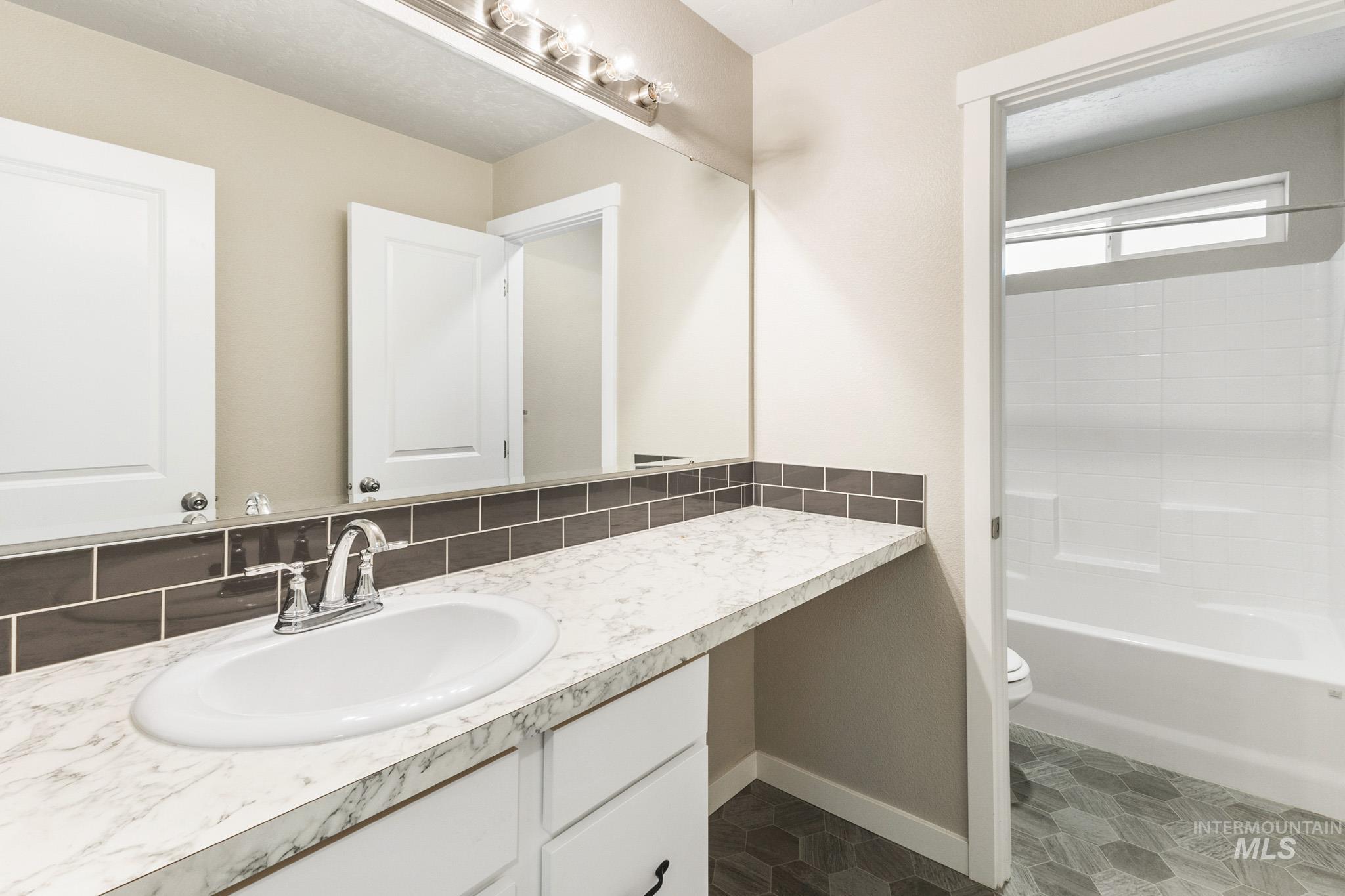 3990 E Hawk Ridge Dr.