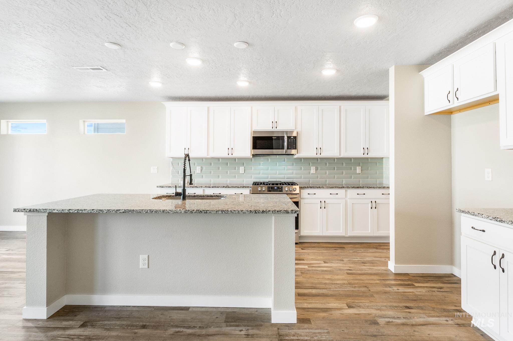 3990 E Hawk Ridge Dr.