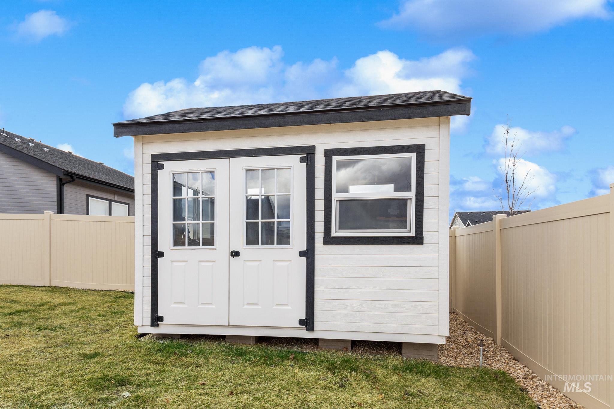 3990 E Hawk Ridge Dr.