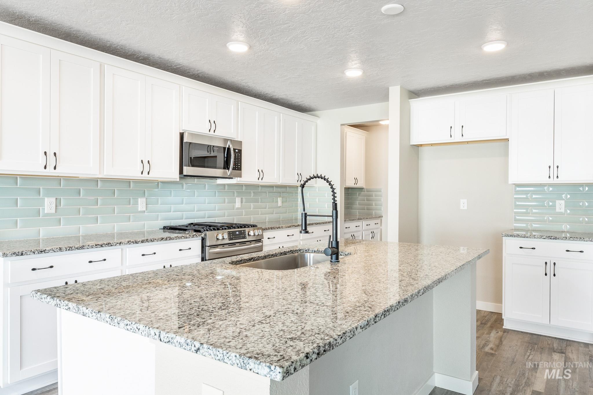 3990 E Hawk Ridge Dr.