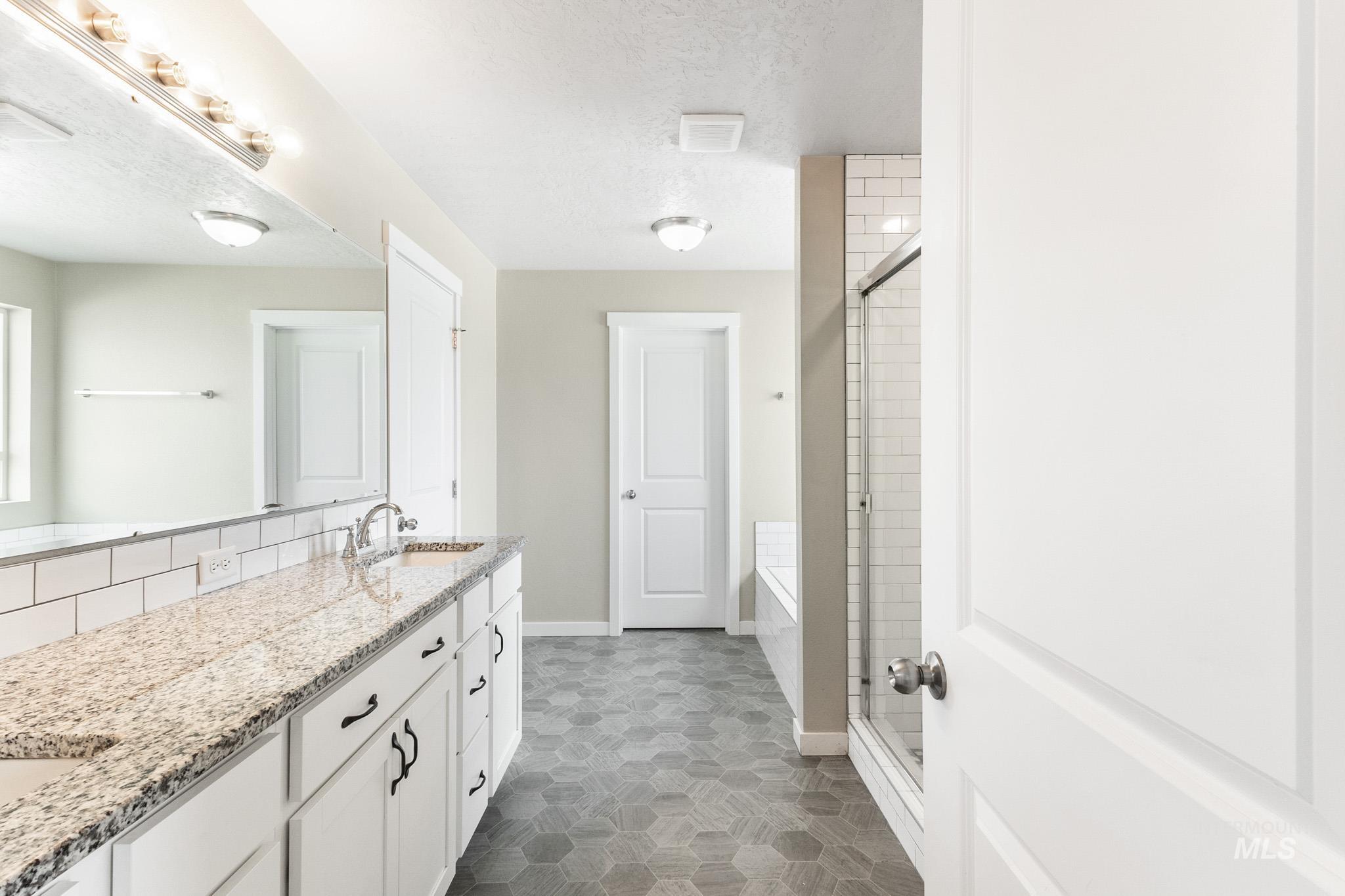 3990 E Hawk Ridge Dr.