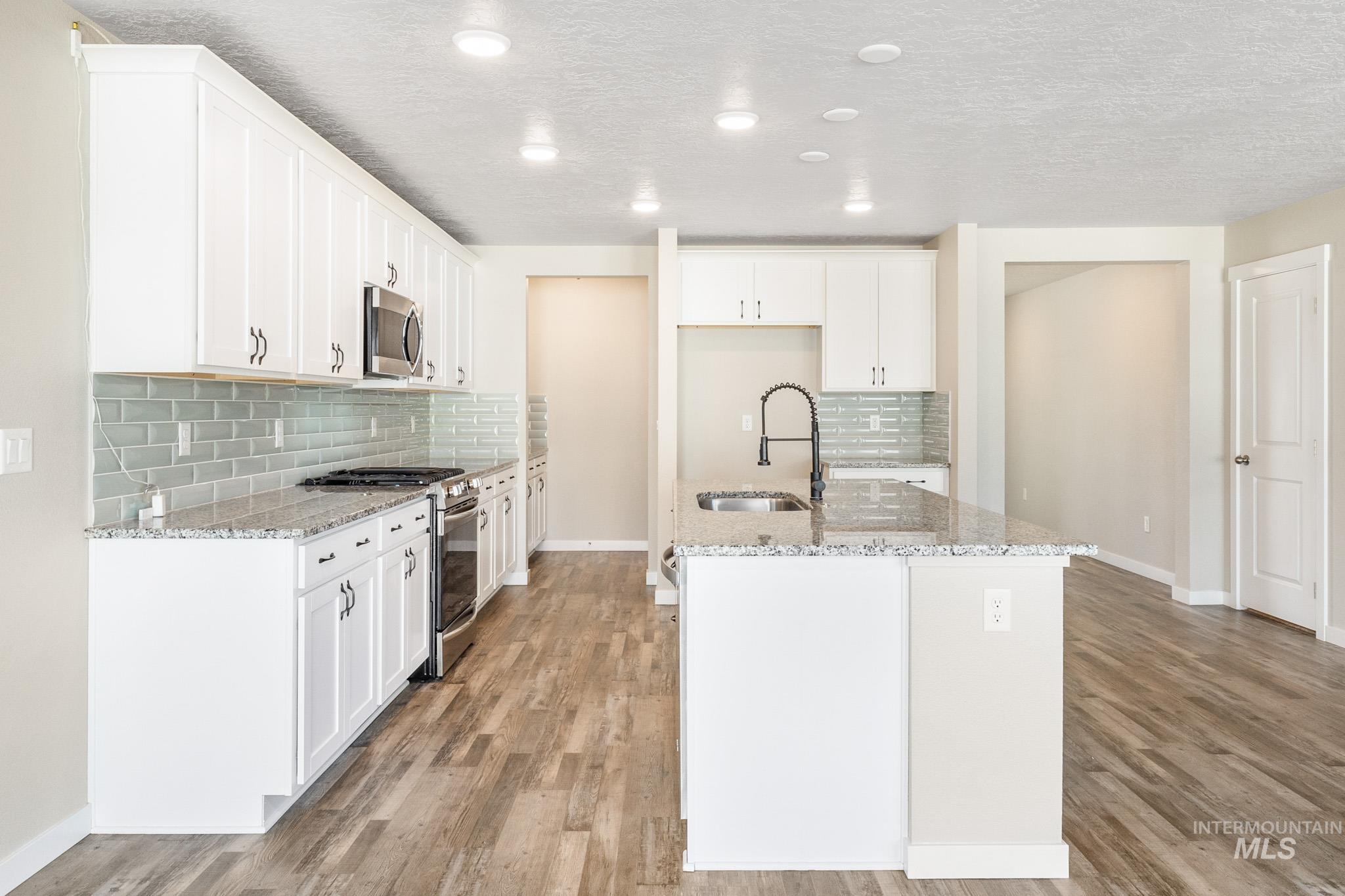 3990 E Hawk Ridge Dr.