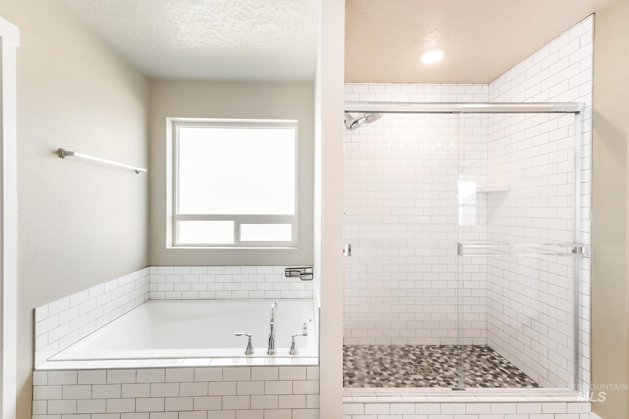 3990 E Hawk Ridge Dr.