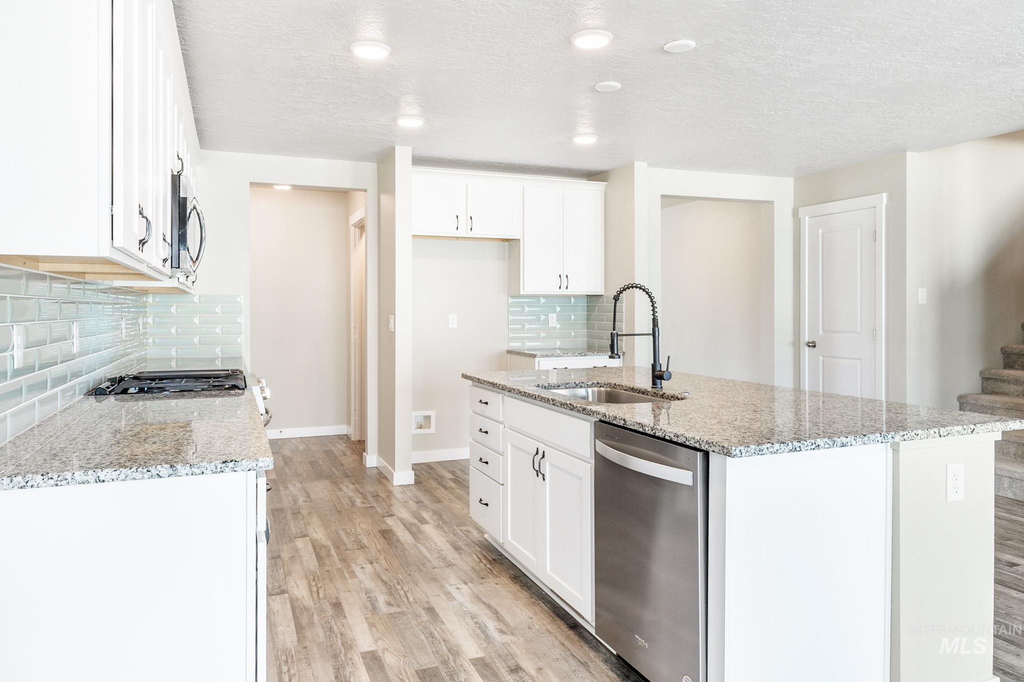 3990 E Hawk Ridge Dr.