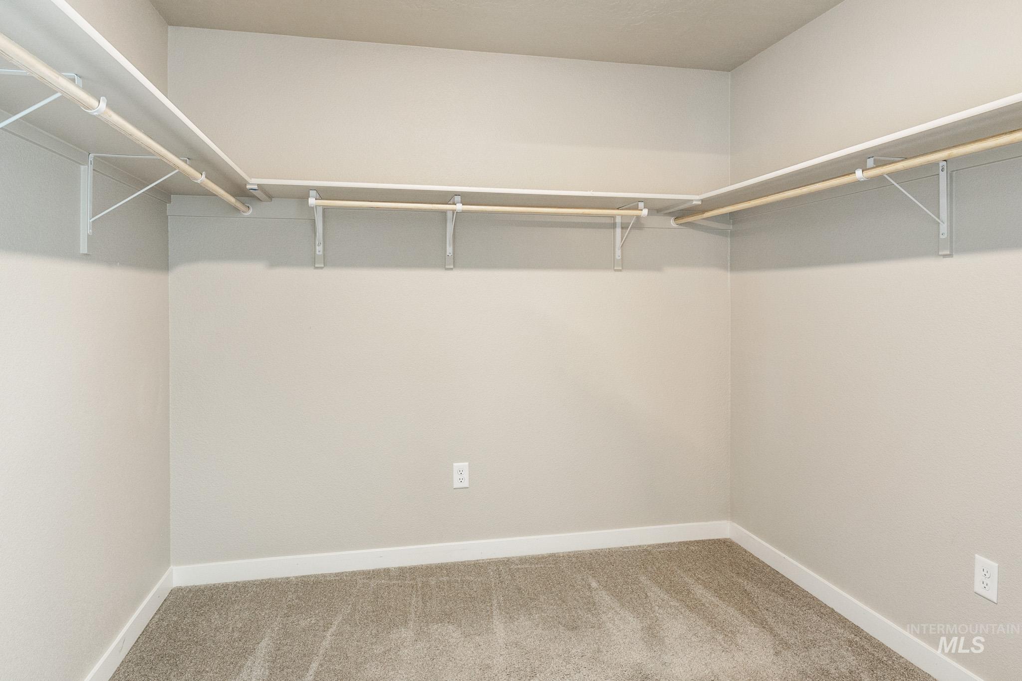 3990 E Hawk Ridge Dr.