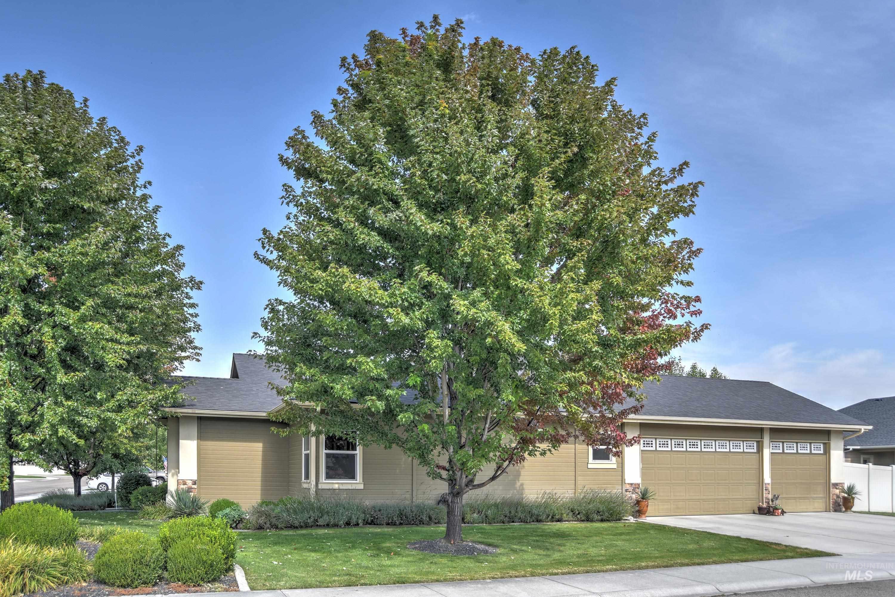 1686 N Ok Corral Way
