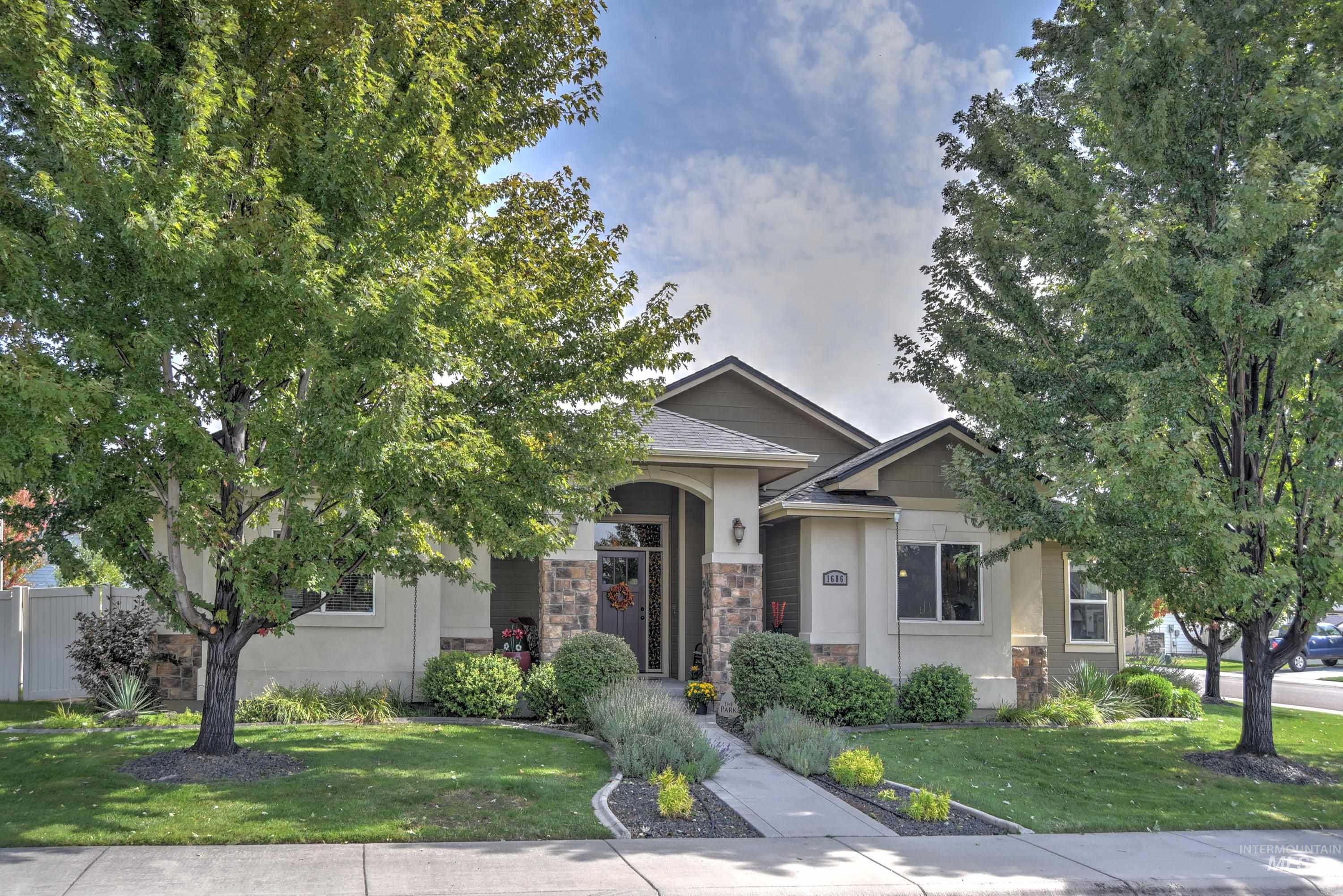 1686 N Ok Corral Way